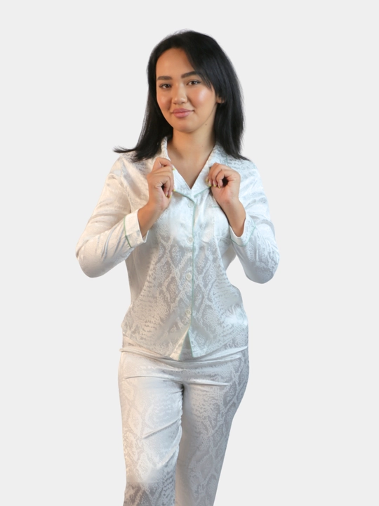 Ingliz uslubini sevgan ayollarga  naqshinkor atlas pijama ,  M, L, XL, 2XL, 3XL, 4XL, 5XL