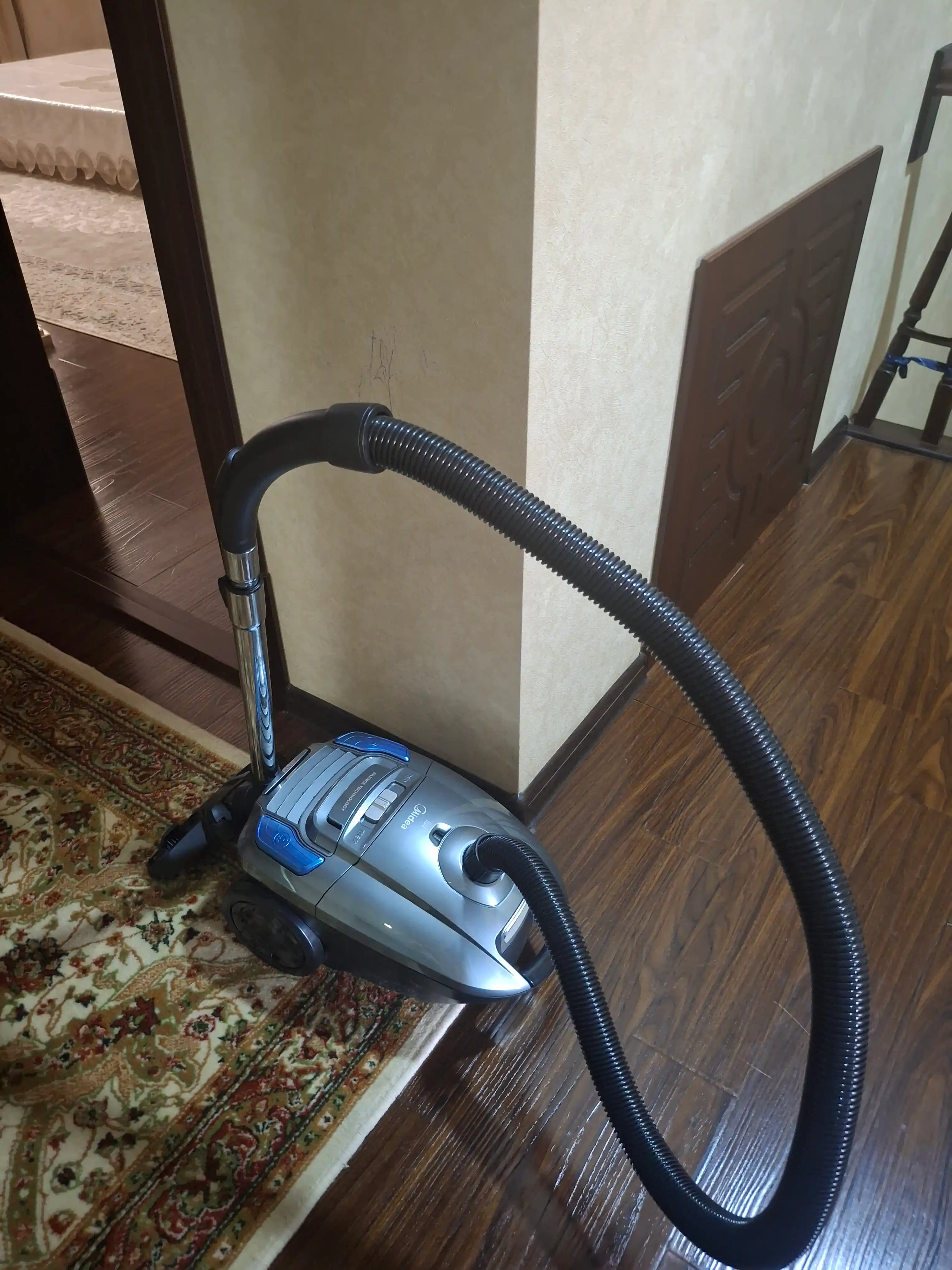 Midea changyutgichi – 1800-2000 Vt quvvat, 360 Vt so‘rish kuchi, HEPA filtri, uy uchun