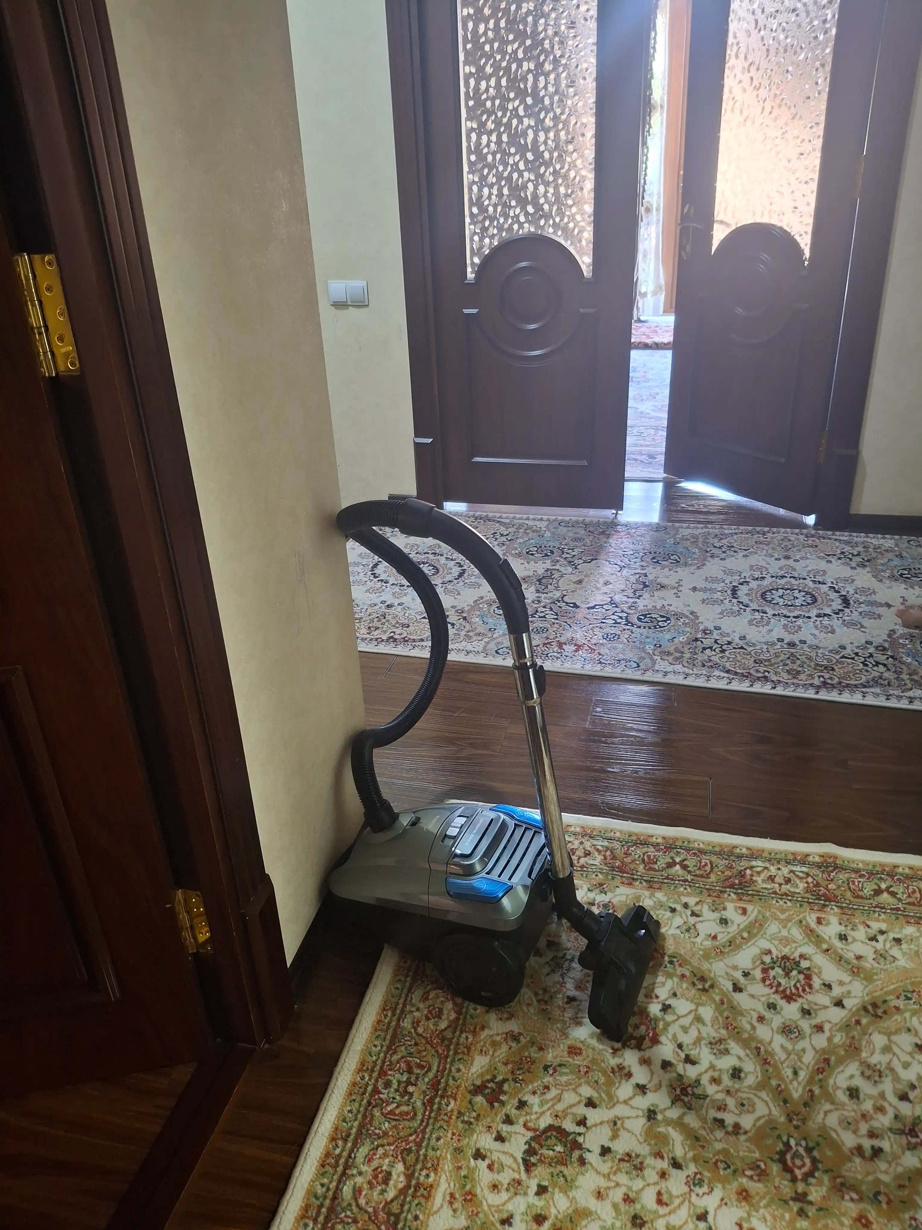 Midea changyutgichi – 1800-2000 Vt quvvat, 360 Vt so‘rish kuchi, HEPA filtri, uy uchun