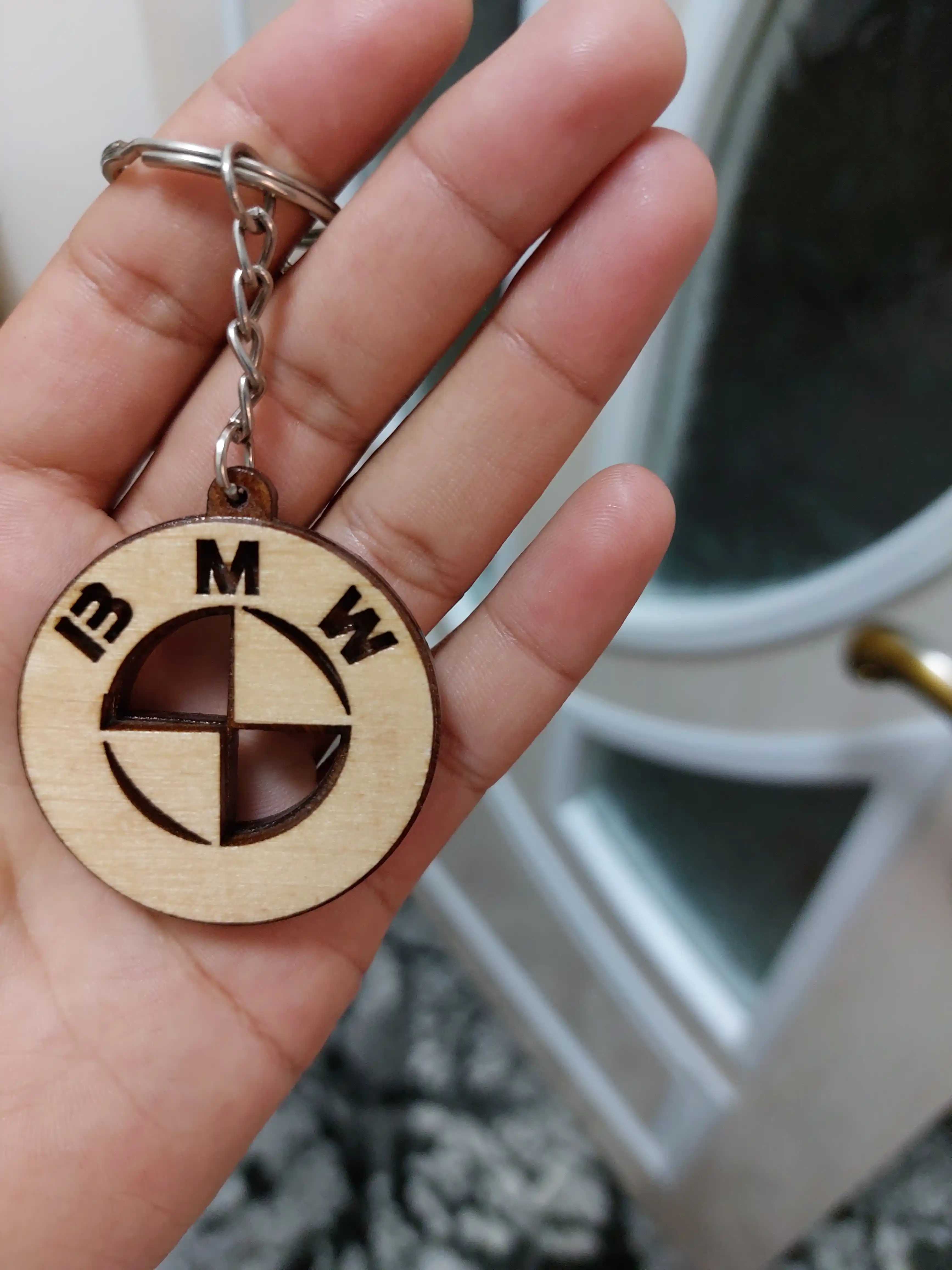 Kalitlar uchun yog'ochli brelok BMW, diameter 42 mm