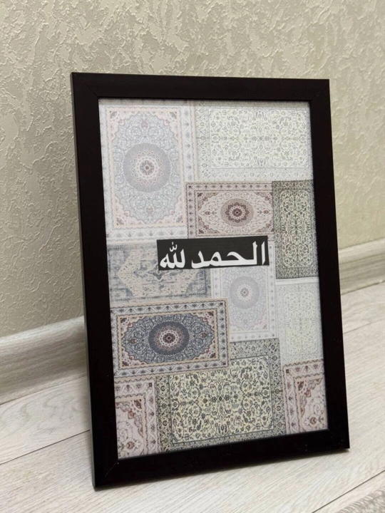 Kartina dekor ramka ot arab yozuvli oq pushti qizil qol mehnati rasm