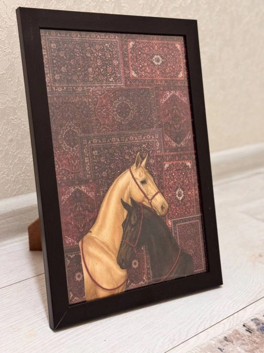 Kartina dekor ramka ot arab yozuvli oq pushti qizil qol mehnati rasm