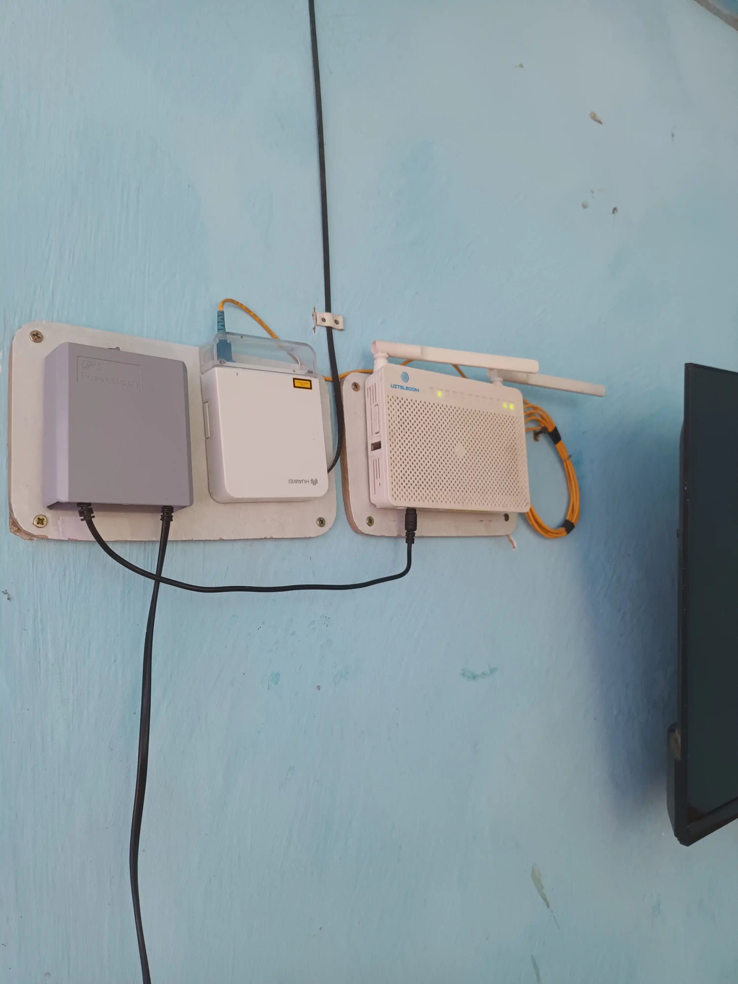 Mini UPS один выход 12 Вт, 1.5A ИБП для роутеров и камеры
