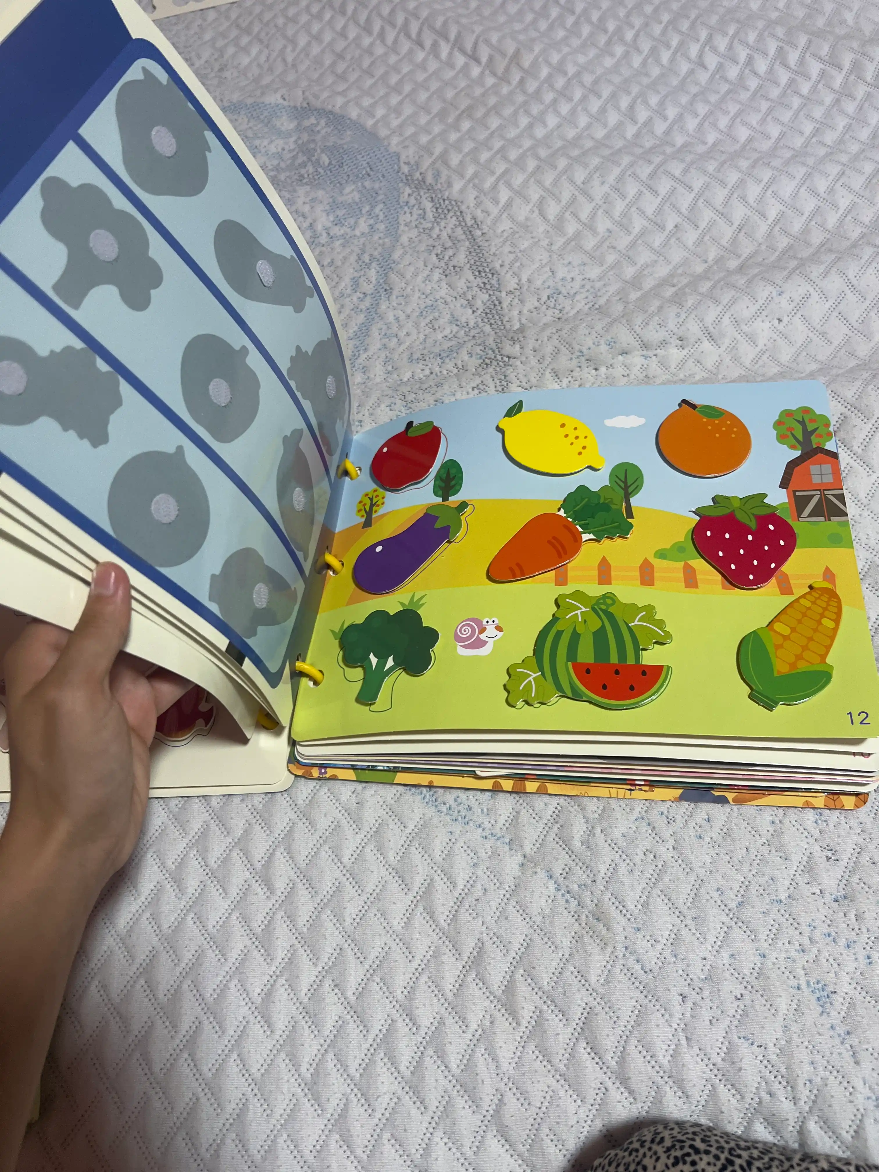 Развивающая книжка для детей BusyBook, Монтессори, липкий Бизибук на липучке