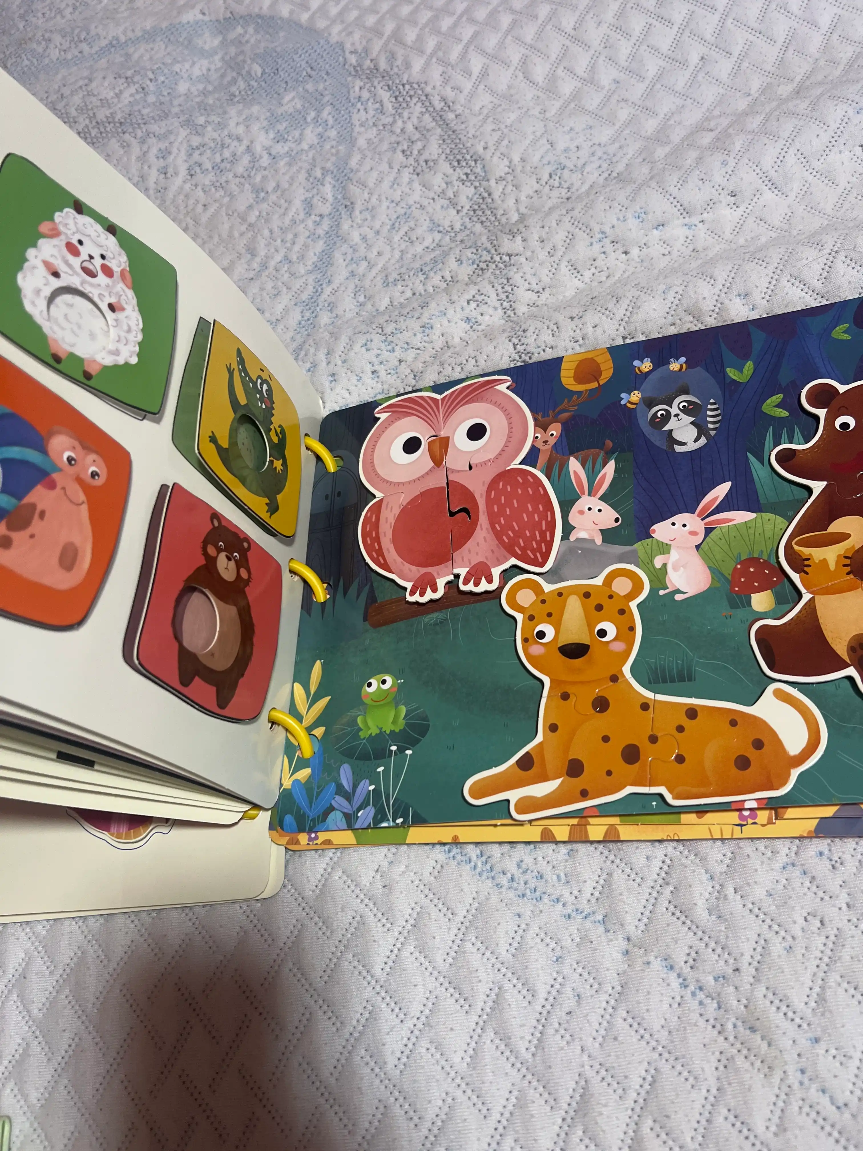 Развивающая книжка для детей BusyBook, Монтессори, липкий Бизибук на липучке