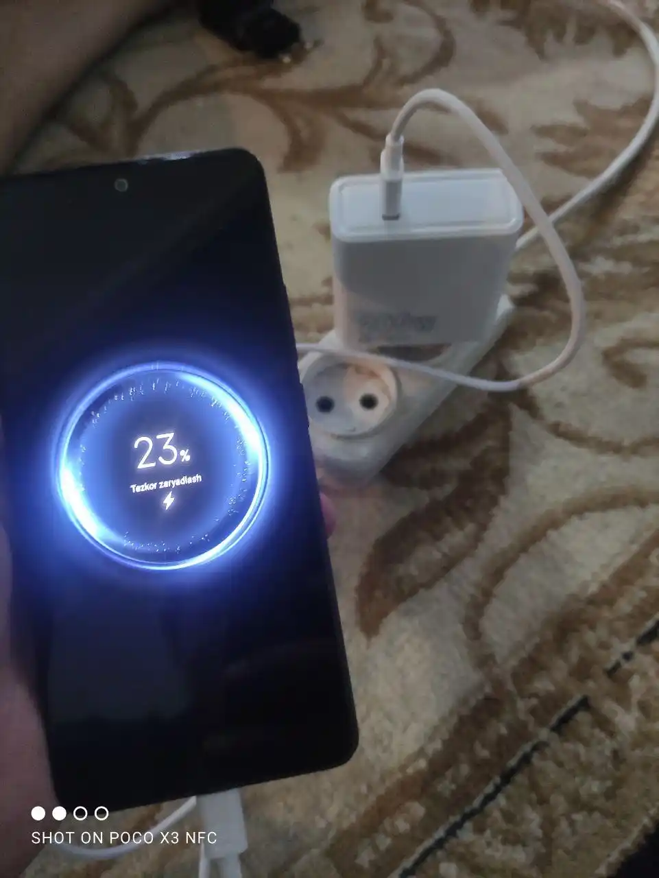 USB Type-C kabeli bilan 200 Vt tez quvvatlash adapteri