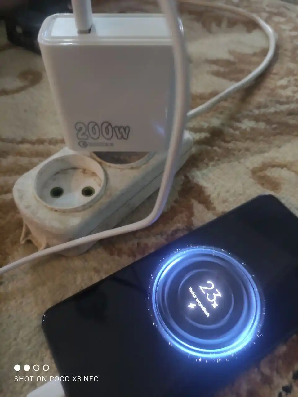 USB Type-C kabeli bilan 200 Vt tez quvvatlash adapteri