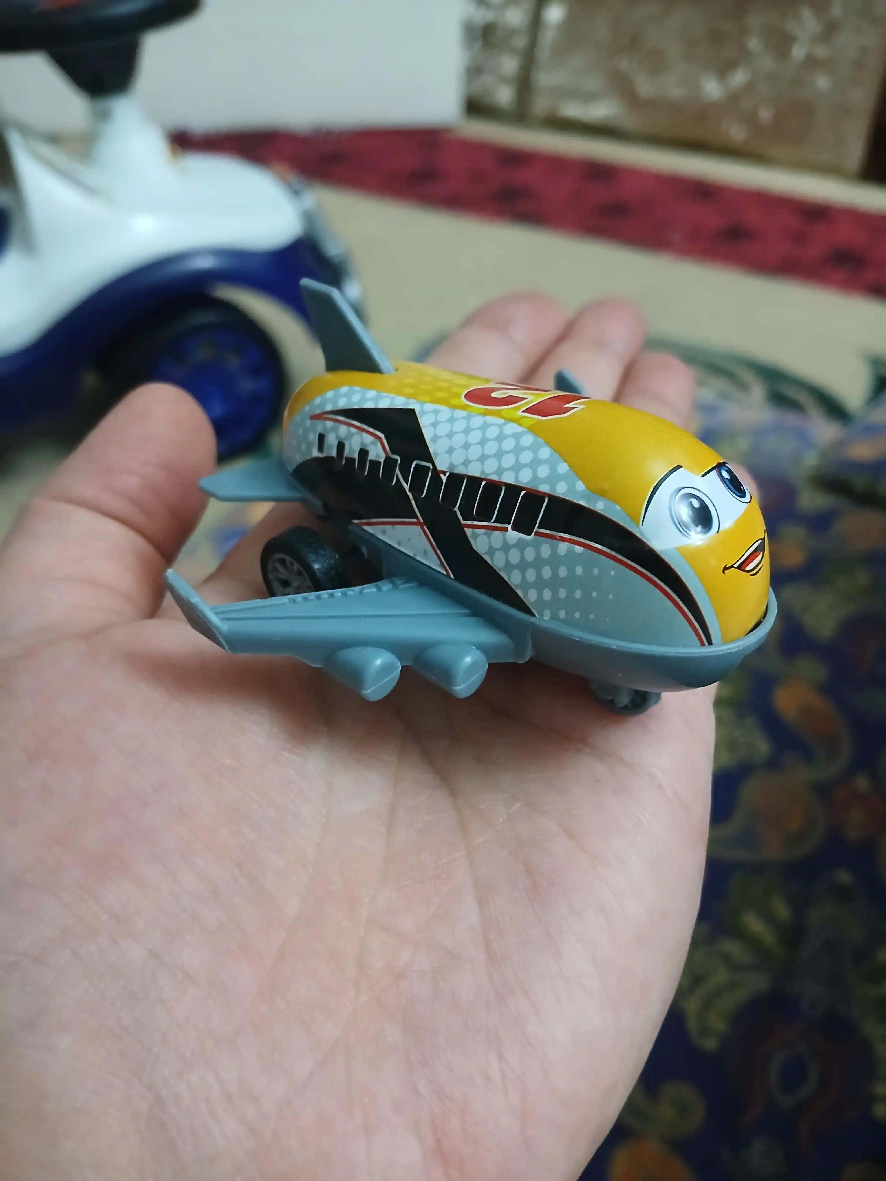 Самолет игрушечный, детская модель