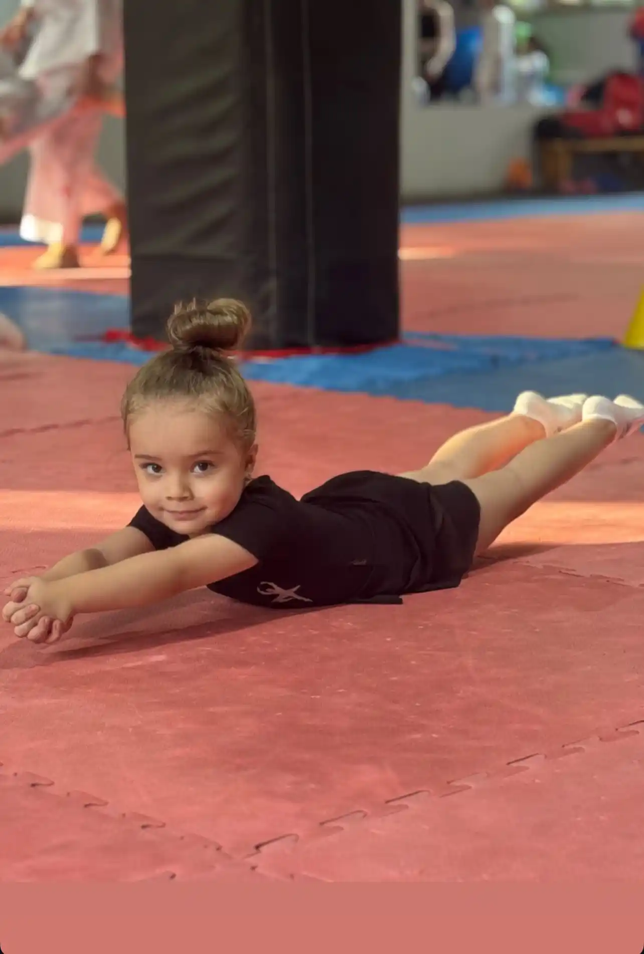 FandSdan trenirovka uchun kostyumi, raqs va badiiy gimnastika uchun
