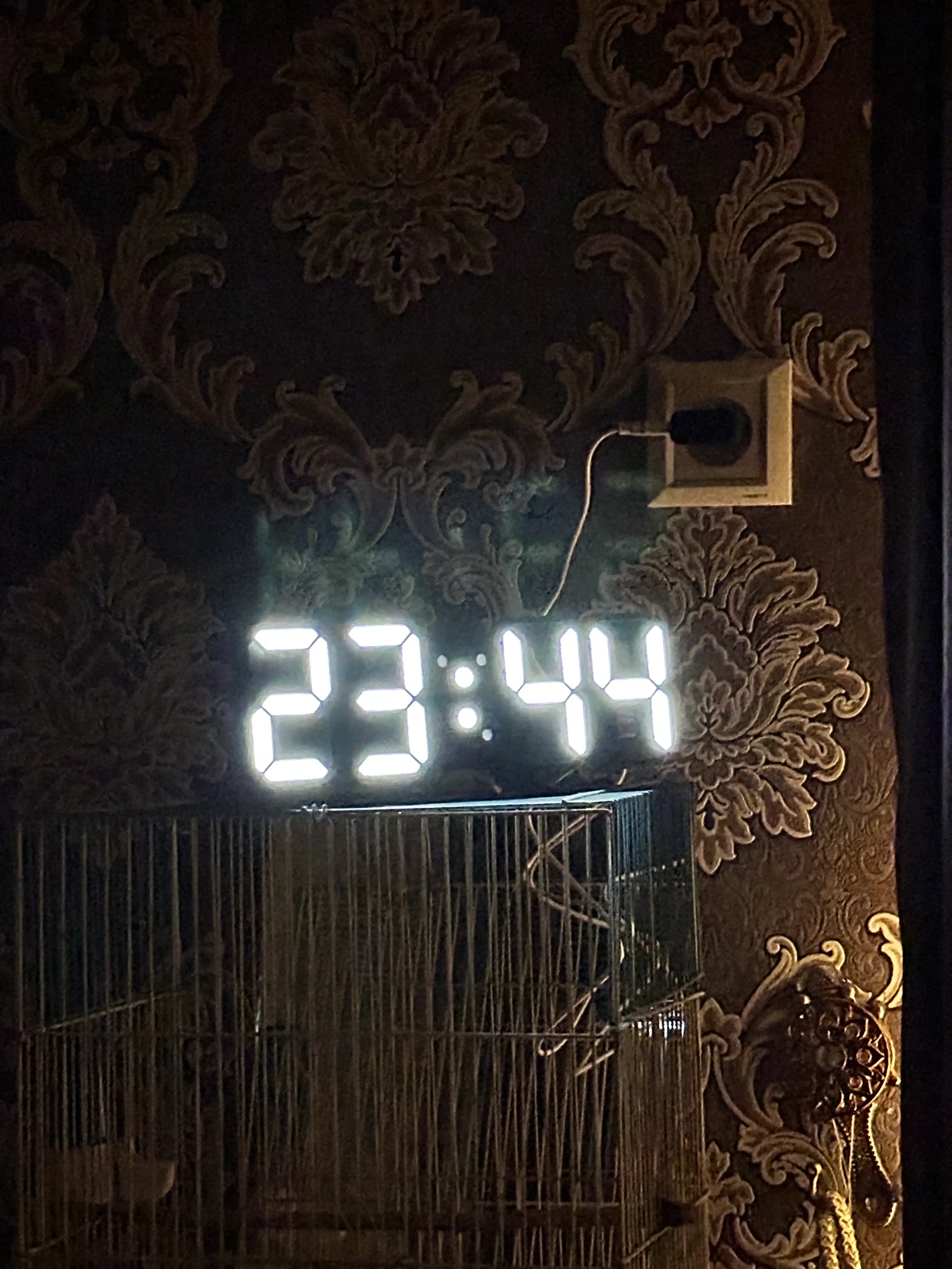 Ish stoli elektron soat-budilnik, LED, raqamli