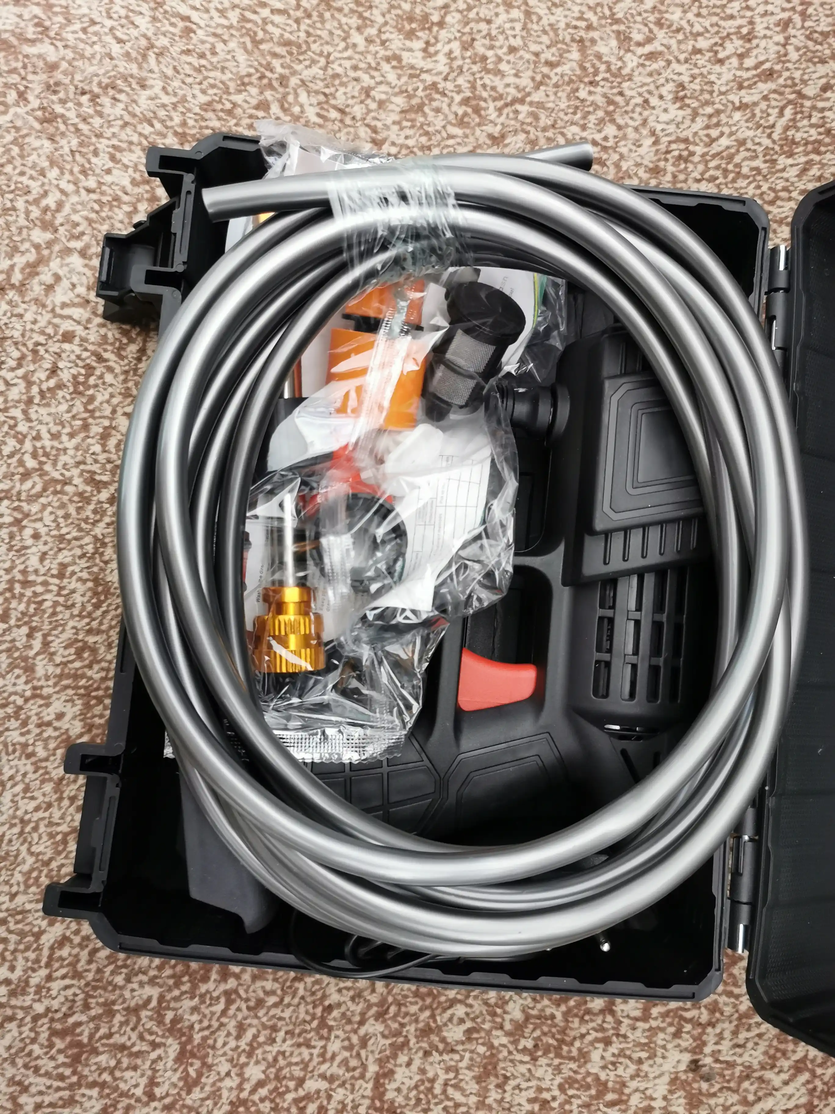 Simsiz Karcher - 96 Vt batareya, portativ, qo'lda, yuqori bosimli yuvish mashinasi