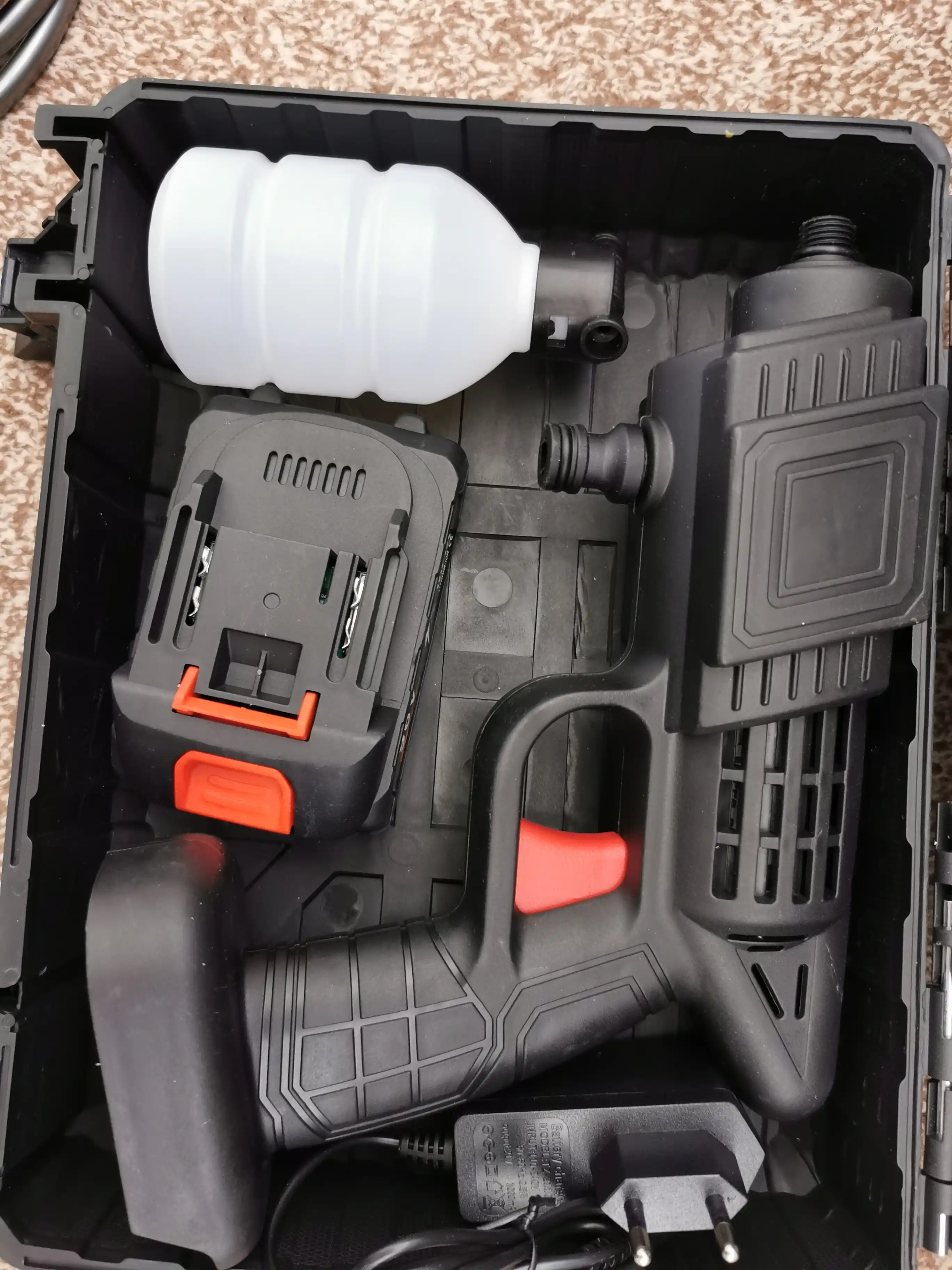 Simsiz Karcher - 96 Vt batareya, portativ, qo'lda, yuqori bosimli yuvish mashinasi
