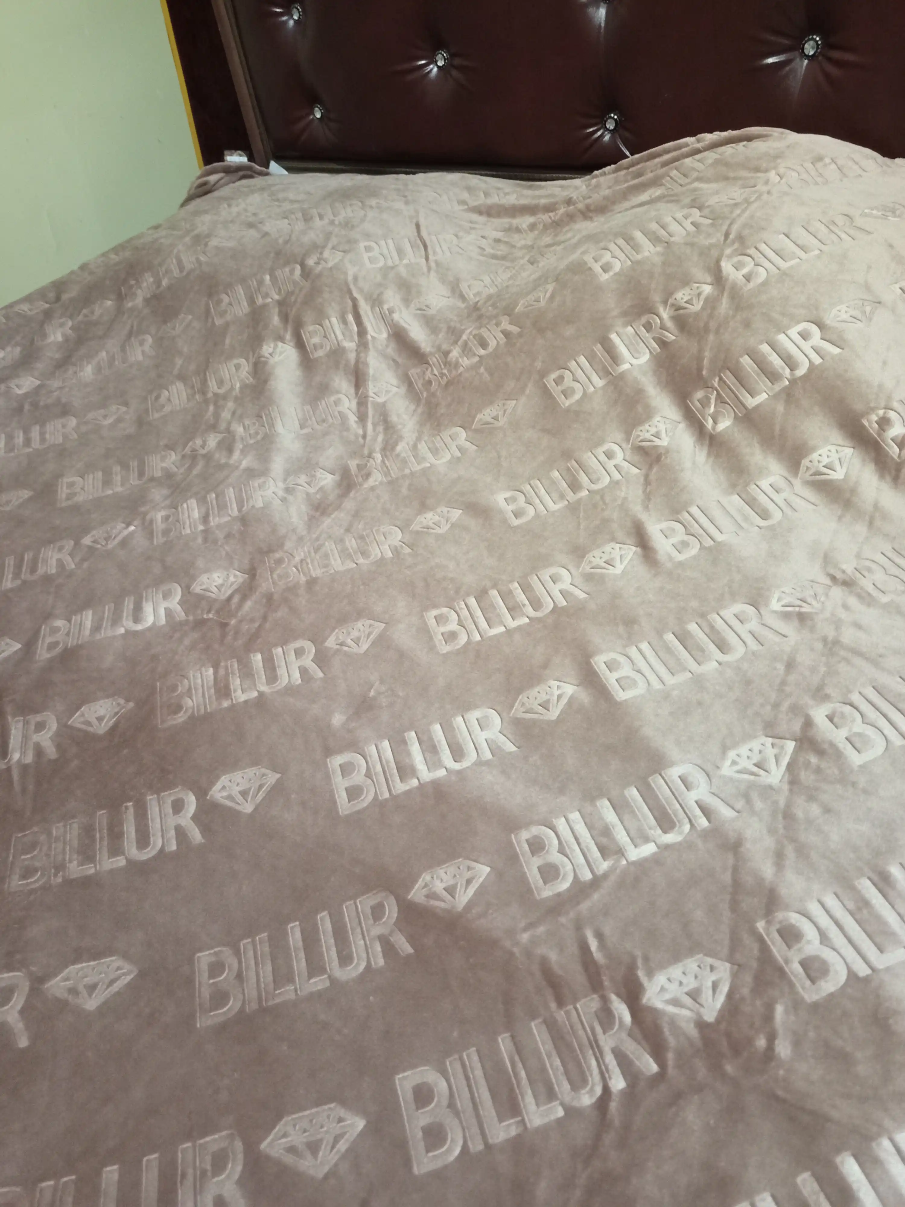 Pled velsoft, ikki xil o'lchamda, bir kishilik 160 * 230 sm, ikki kishilik 200 * 230 sm