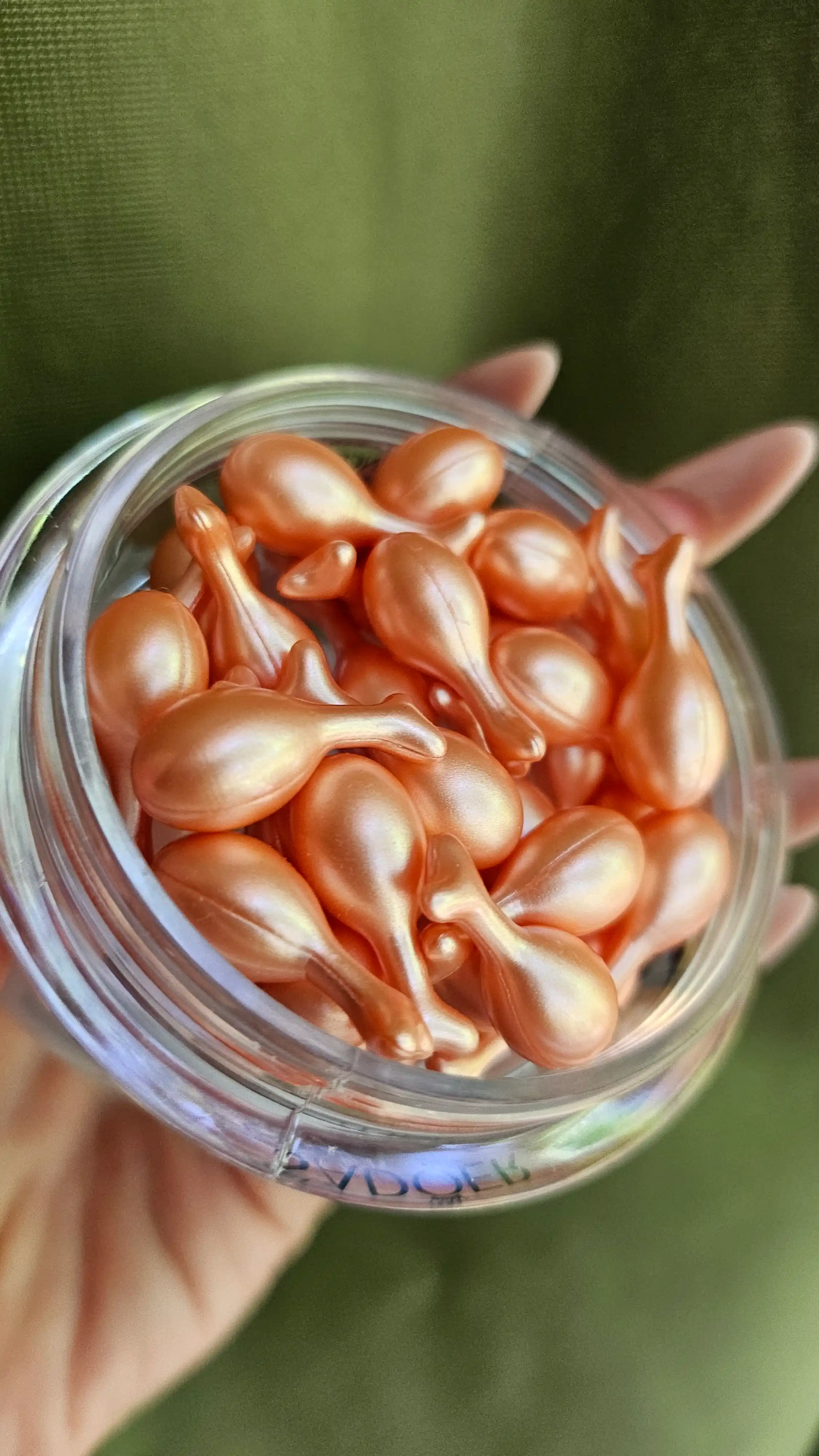 Namlovchi krem-zardob SADSOER JOMTAM ETAE BIOAQUA ko'z va yuz terisi uchun kapsulalarda 