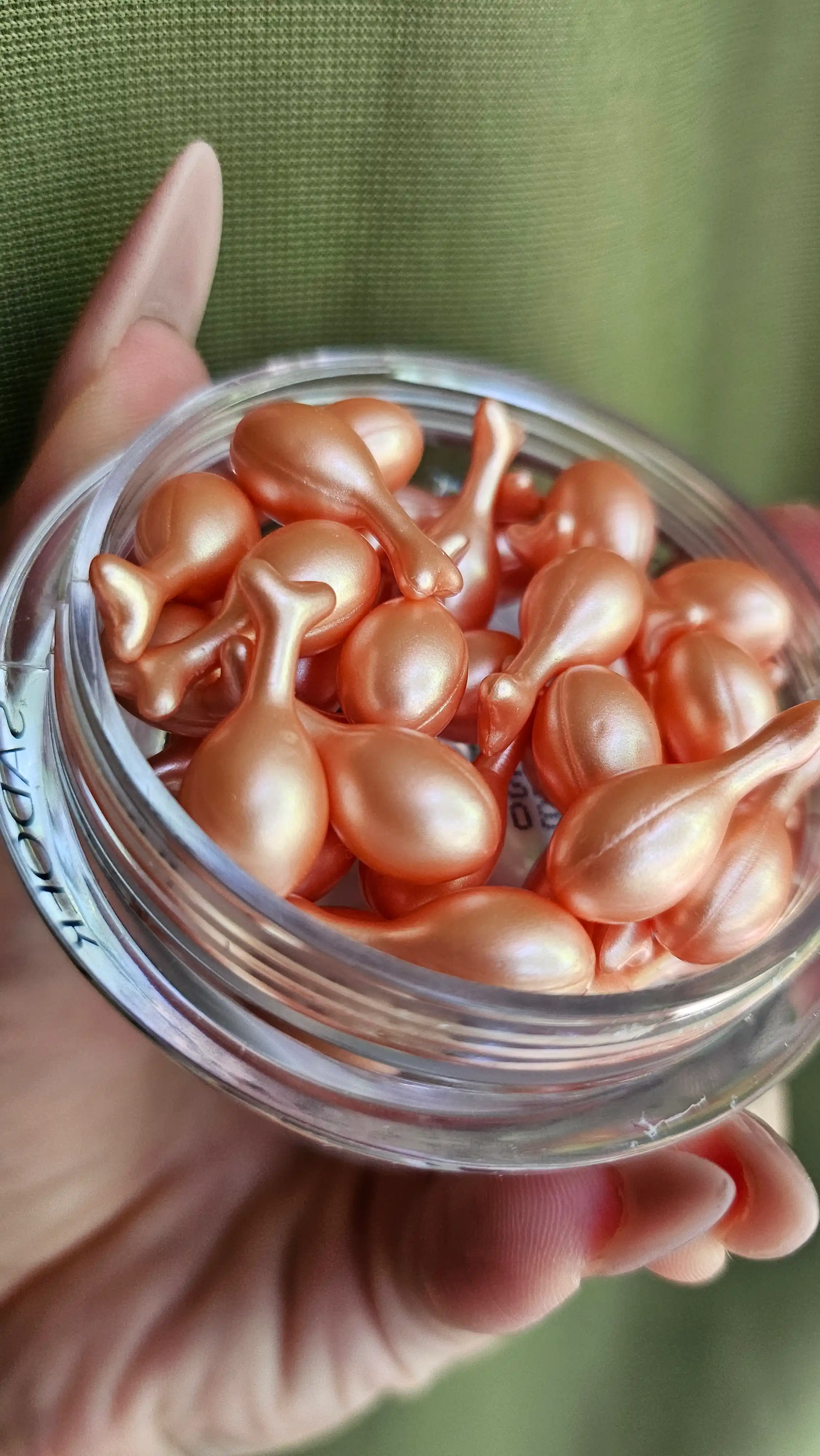 Namlovchi krem-zardob SADSOER JOMTAM ETAE BIOAQUA ko'z va yuz terisi uchun kapsulalarda 