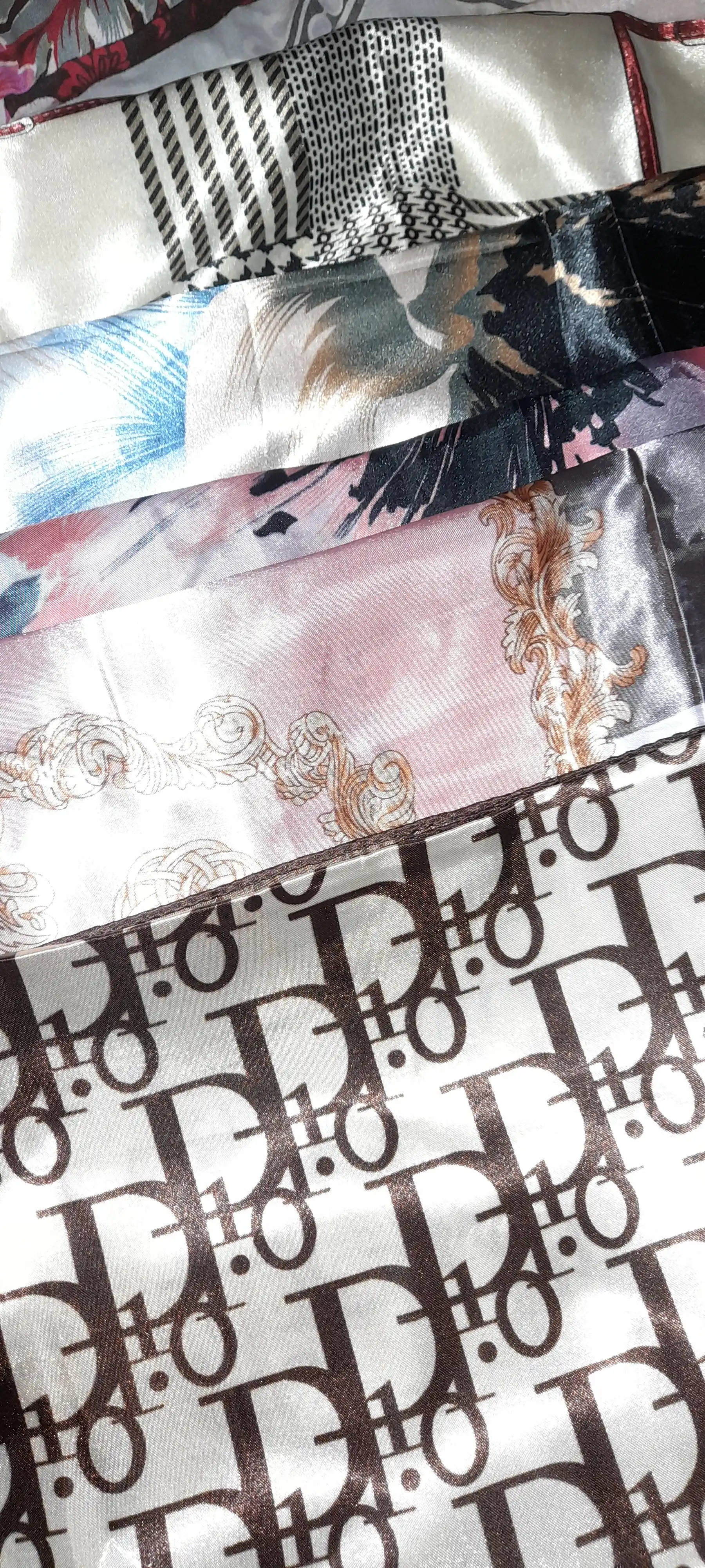 Dior ipak sharflari, hijoblar