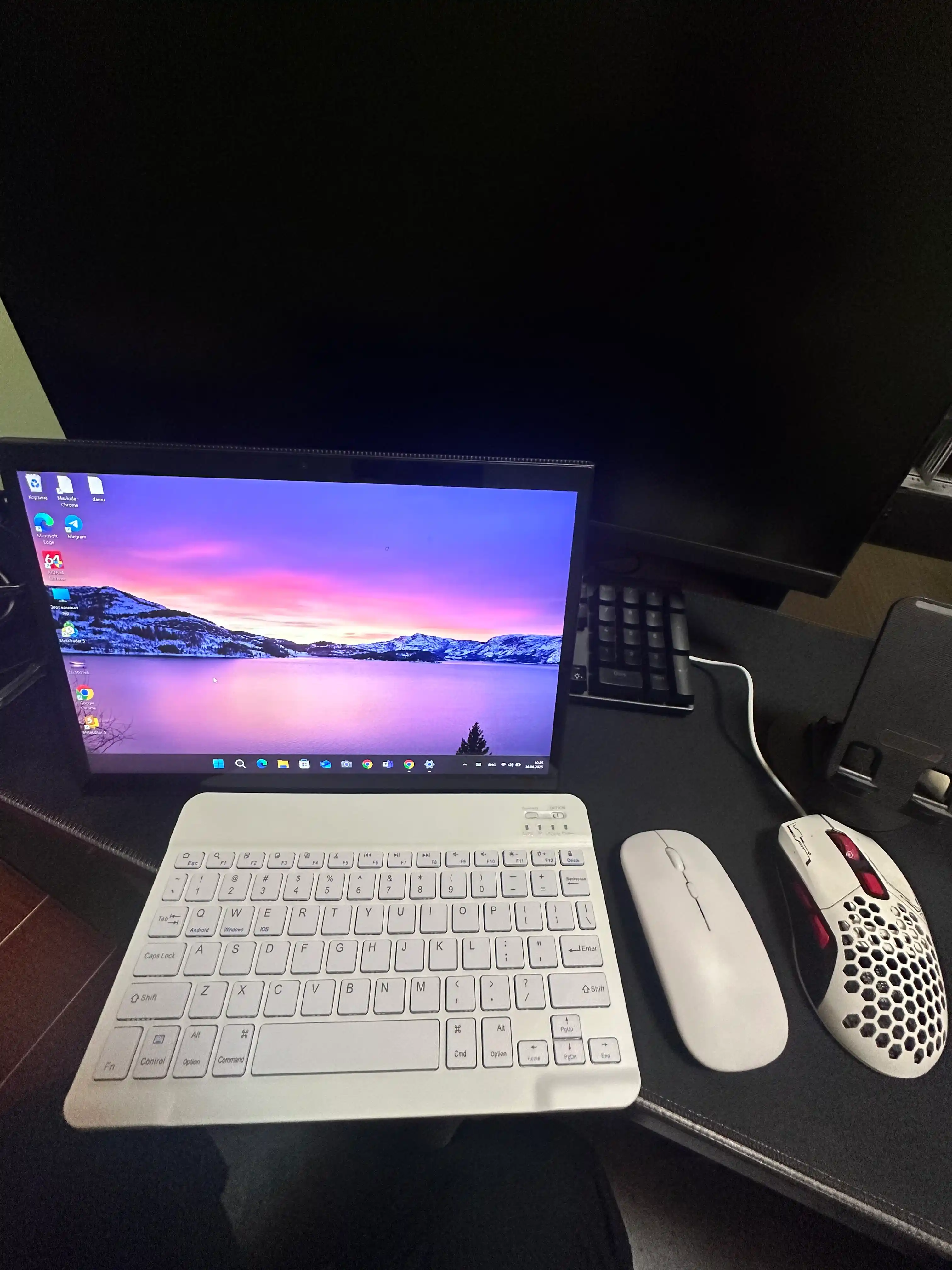 Комплект из ультратонкой беспроводной Bluetooth-клавиатуры и мыши