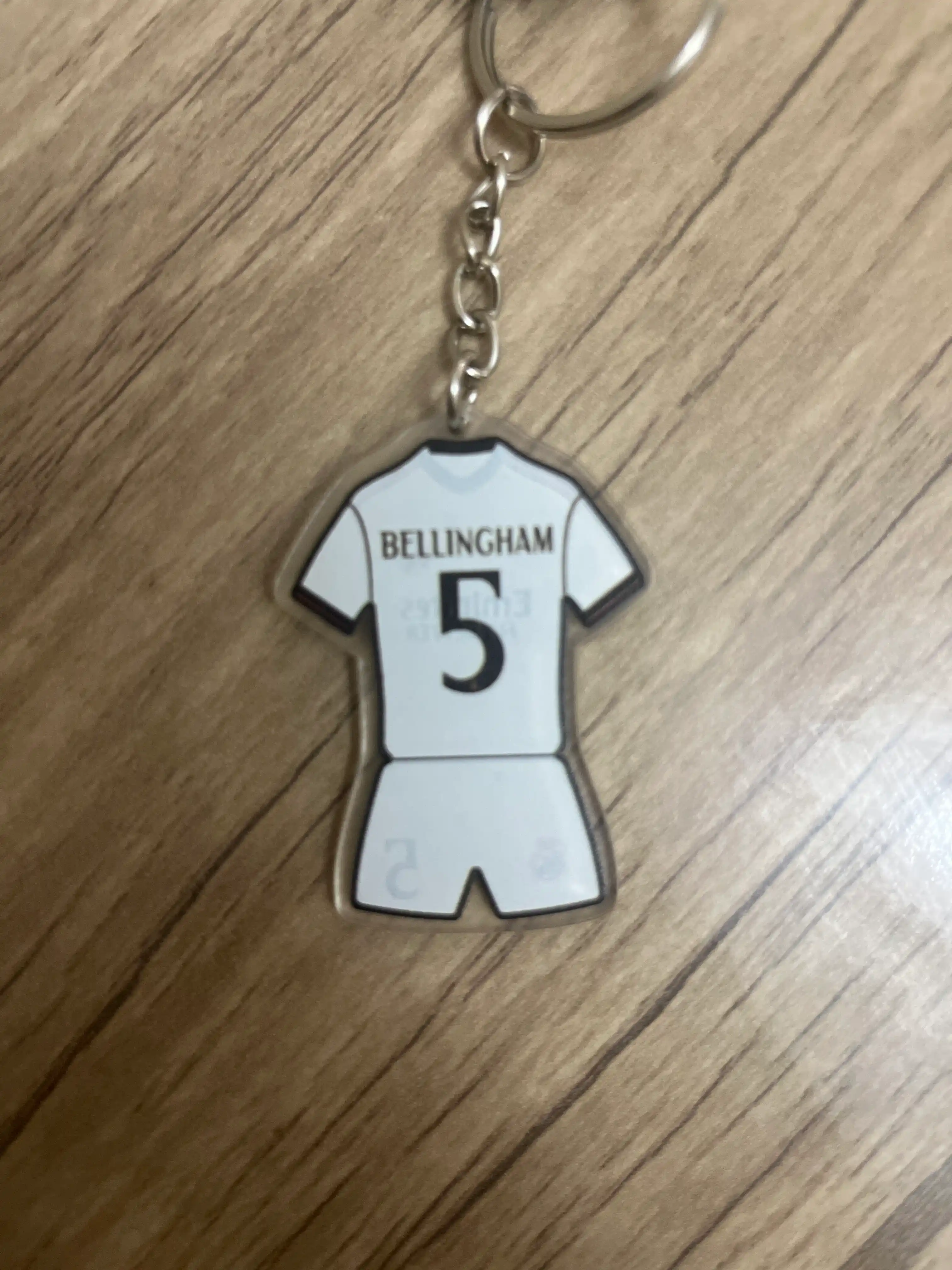Futbol ishqibozlari uchun suvenirli breloklar