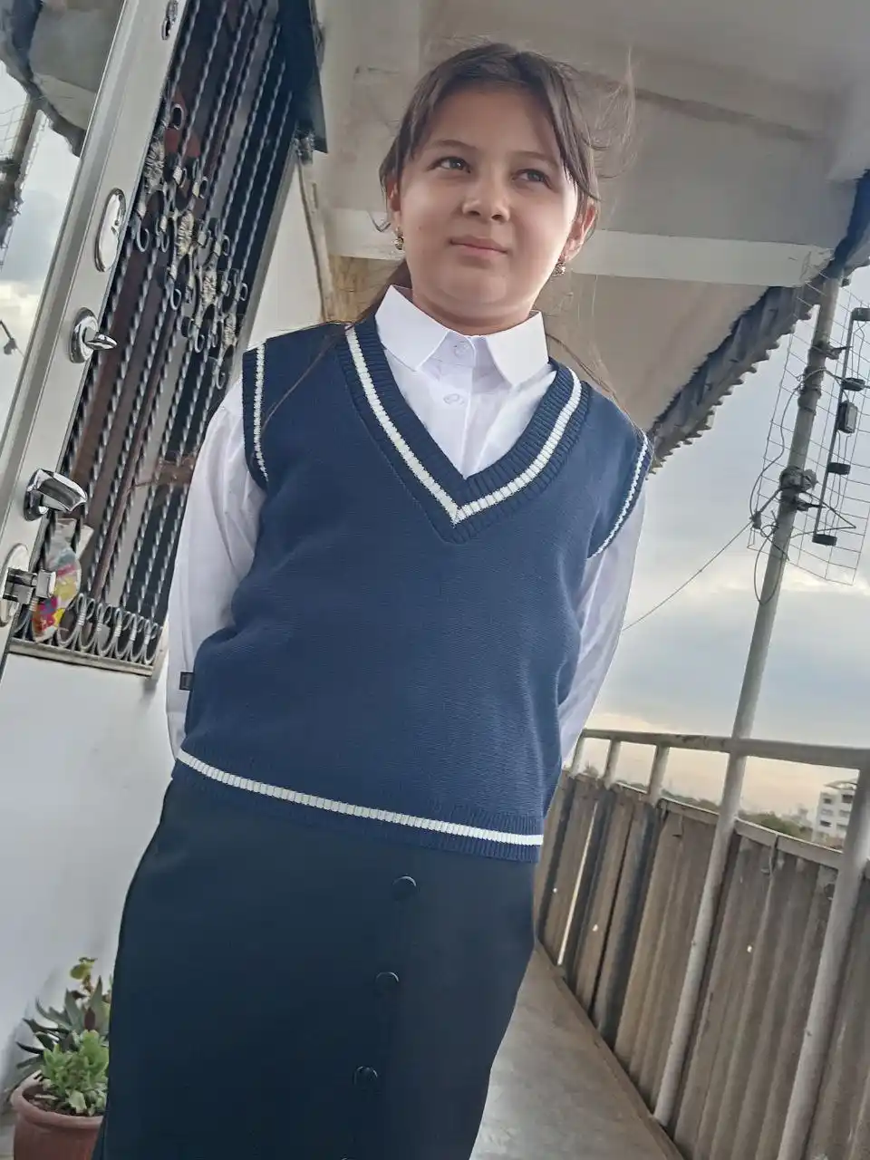 Maktab va o`qish uchun nimcha, jiletka Didov Triko uy, ish, ofis, maktab uchun