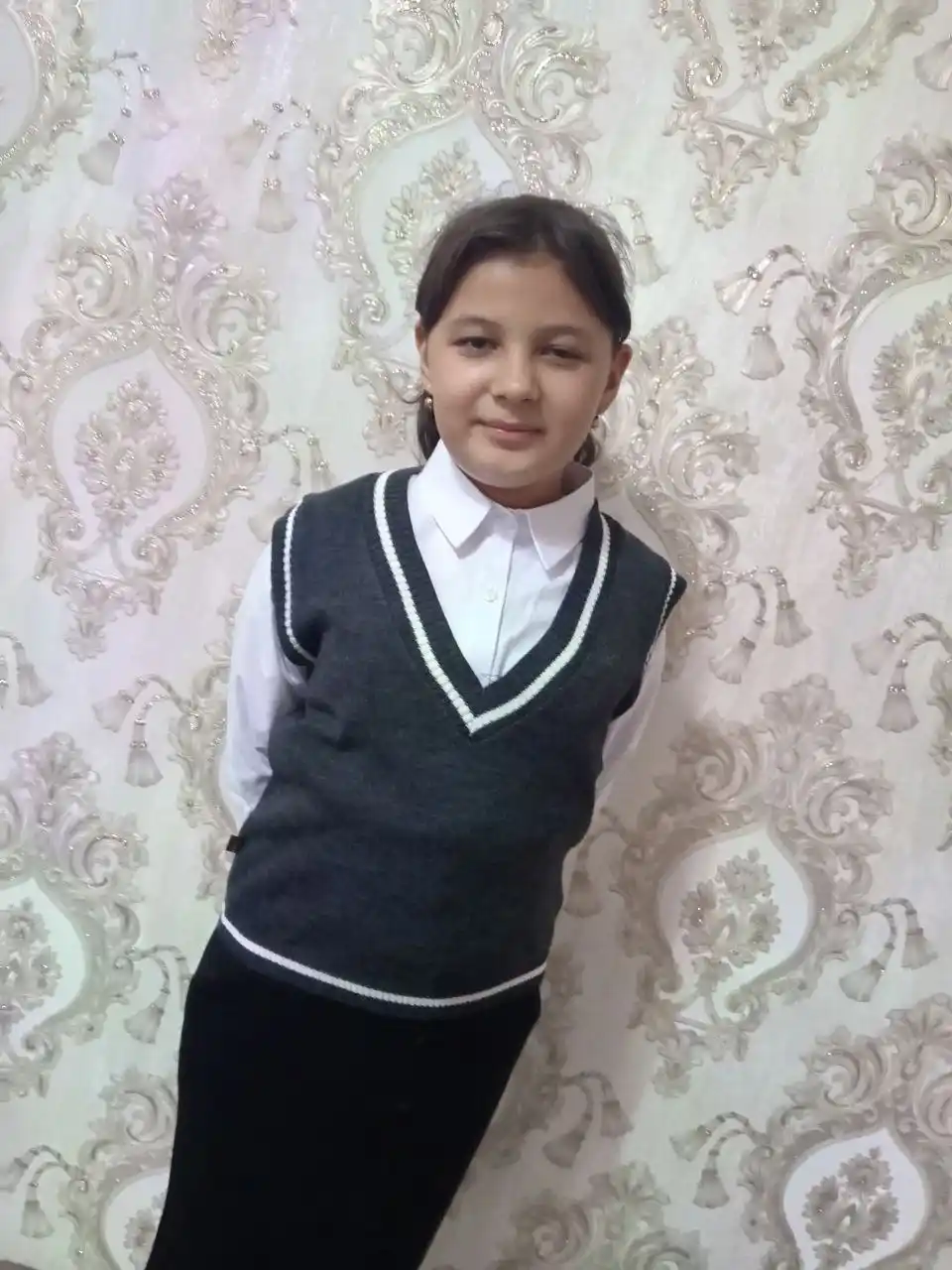 Maktab va o`qish uchun nimcha, jiletka Didov Triko uy, ish, ofis, maktab uchun