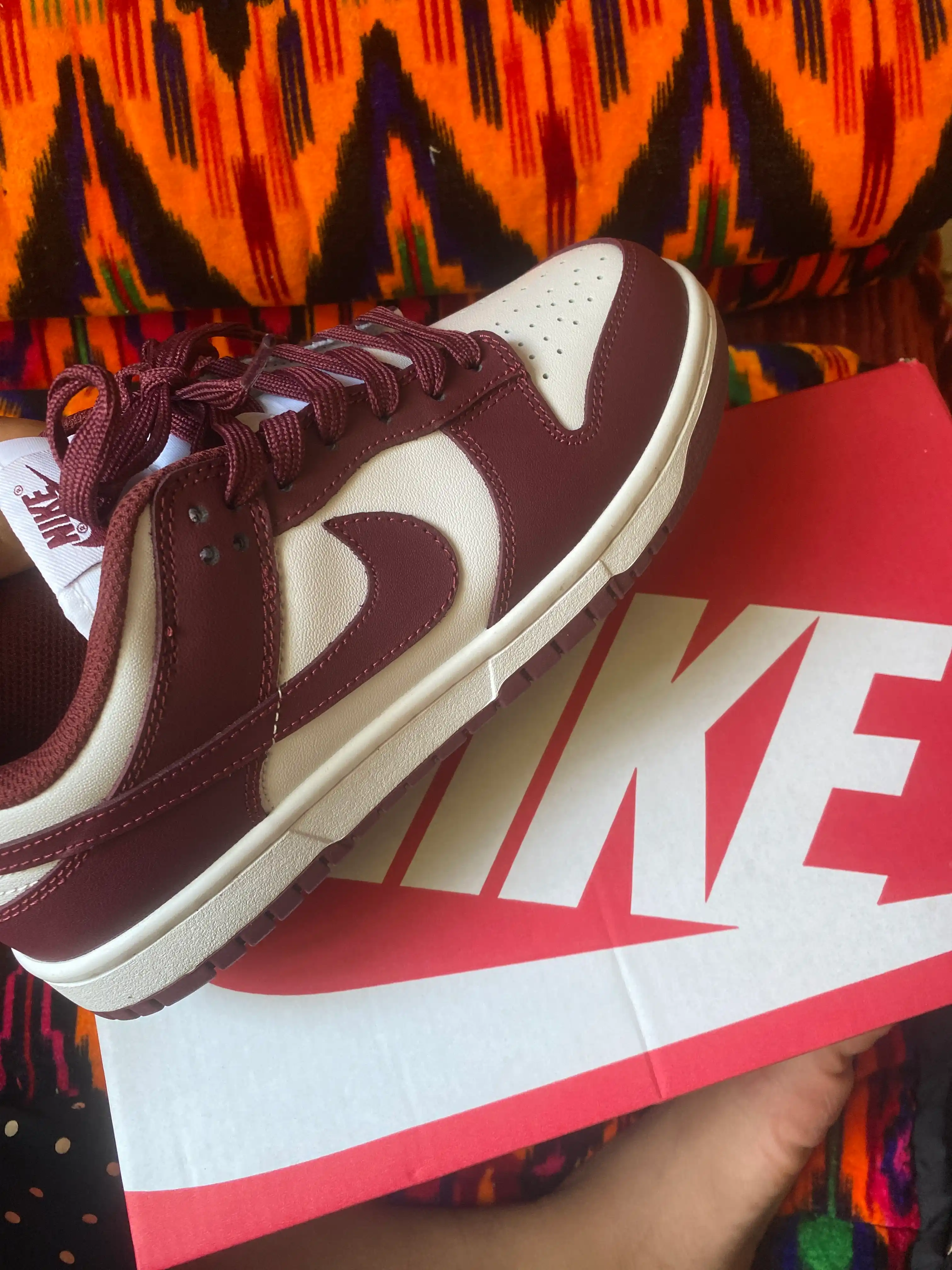Кроссовки Nike , размер в размер, есть коробка, документы, подарок шнурки 2 шт