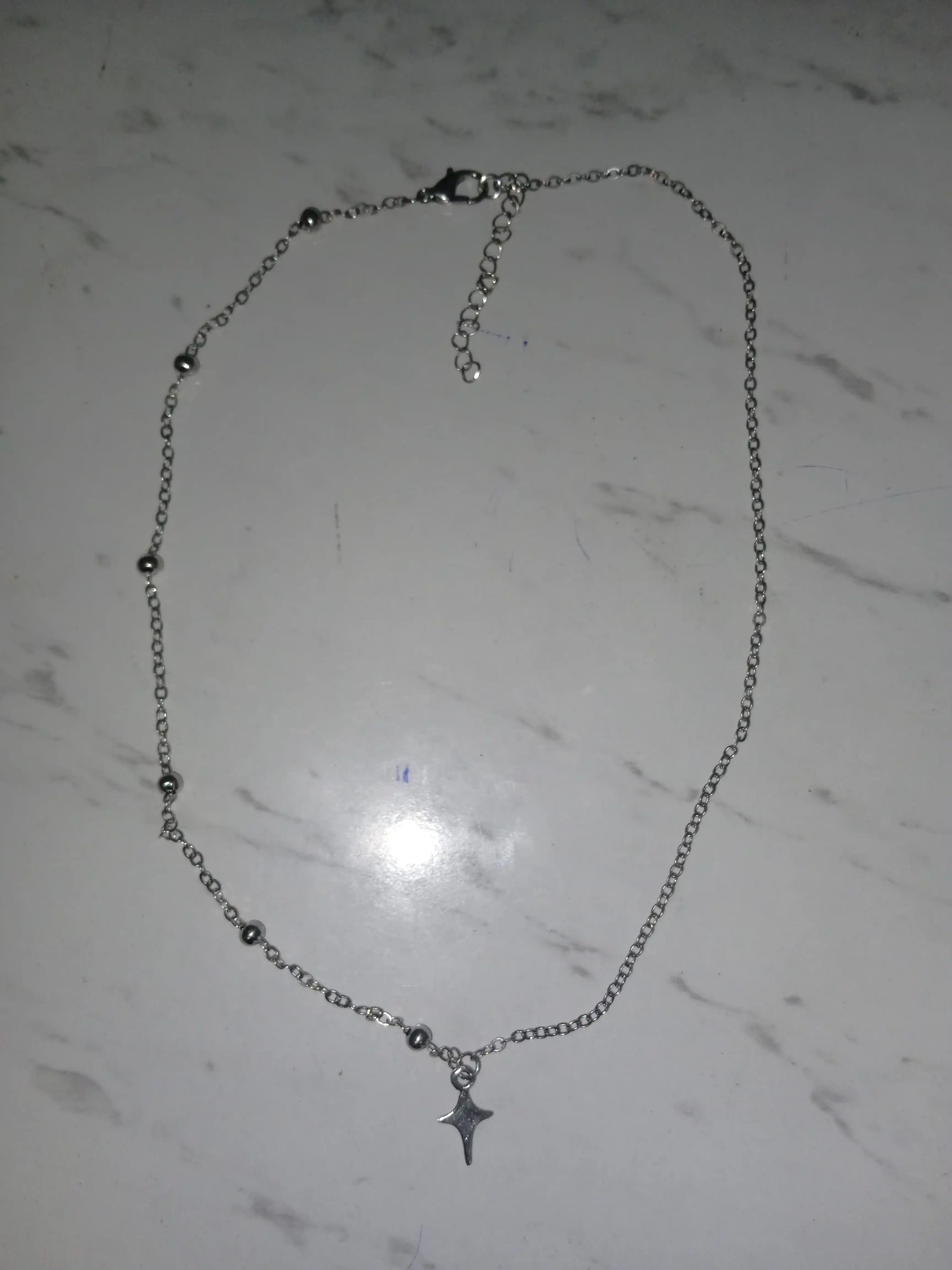 Ayollar zanjiri, marjon, yulduzcha marjon bilan, y2k