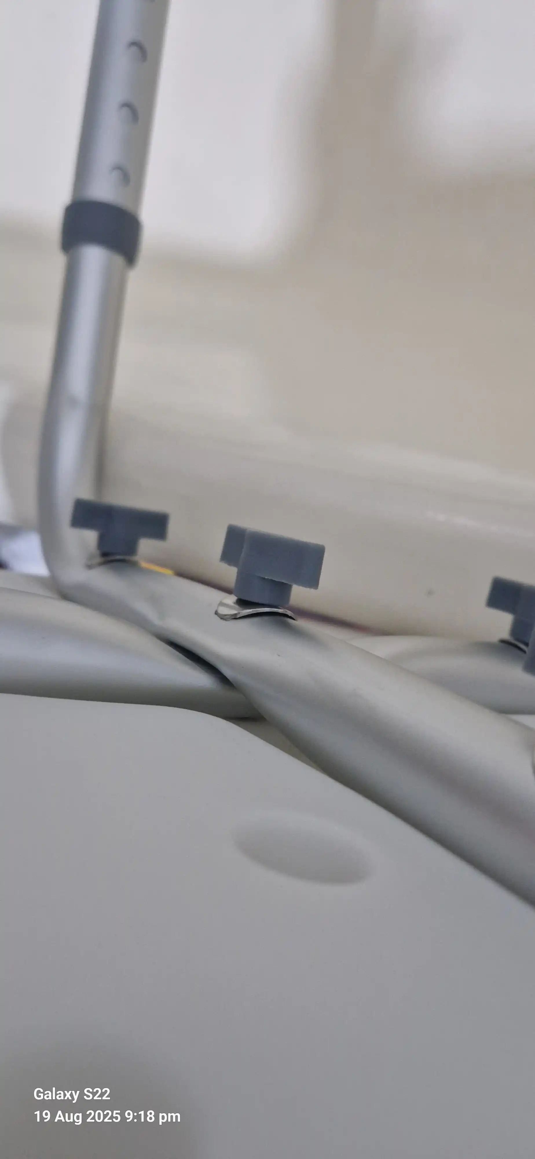 Stul, o‘rindiq, taburetka, cho‘milish, dush va vannaxona