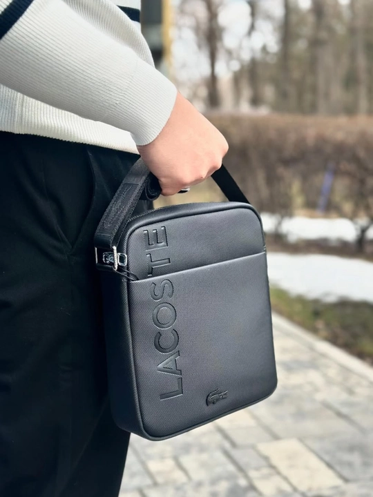 Lacoste’dan sifatli va zamonaviy sumkalar