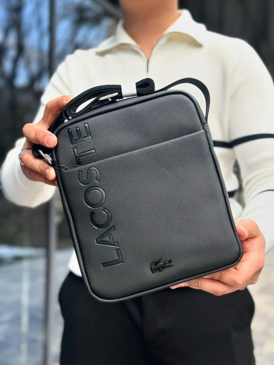 Lacoste’dan sifatli va zamonaviy sumkalar