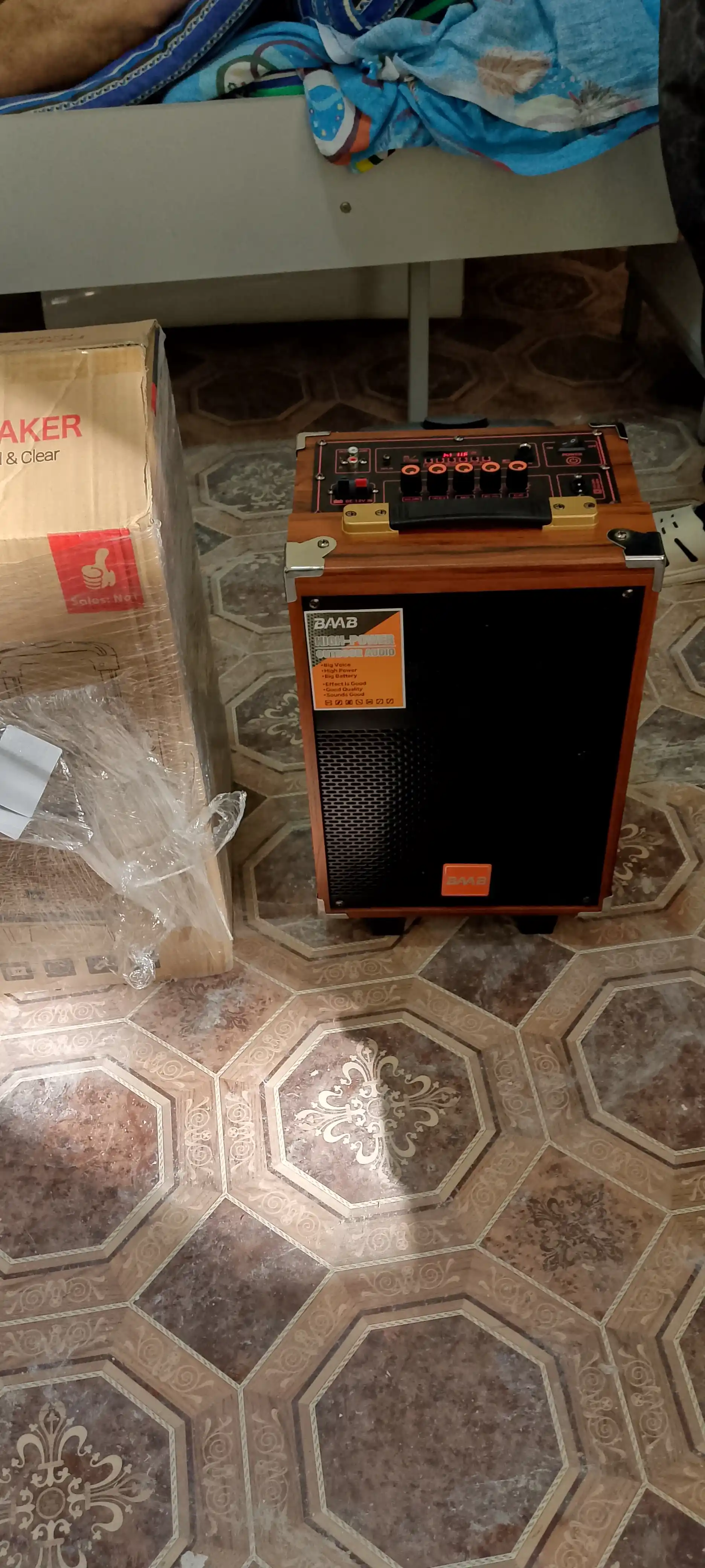 BAAB portativ karaoke Bluetooth karnay mikrofon va pult bilan