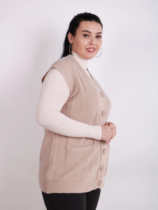 Ayollar nimchasi, uzaytirilgan, yengsiz, cho‘ntakli tugmali, qo‘shimcha bezakli
