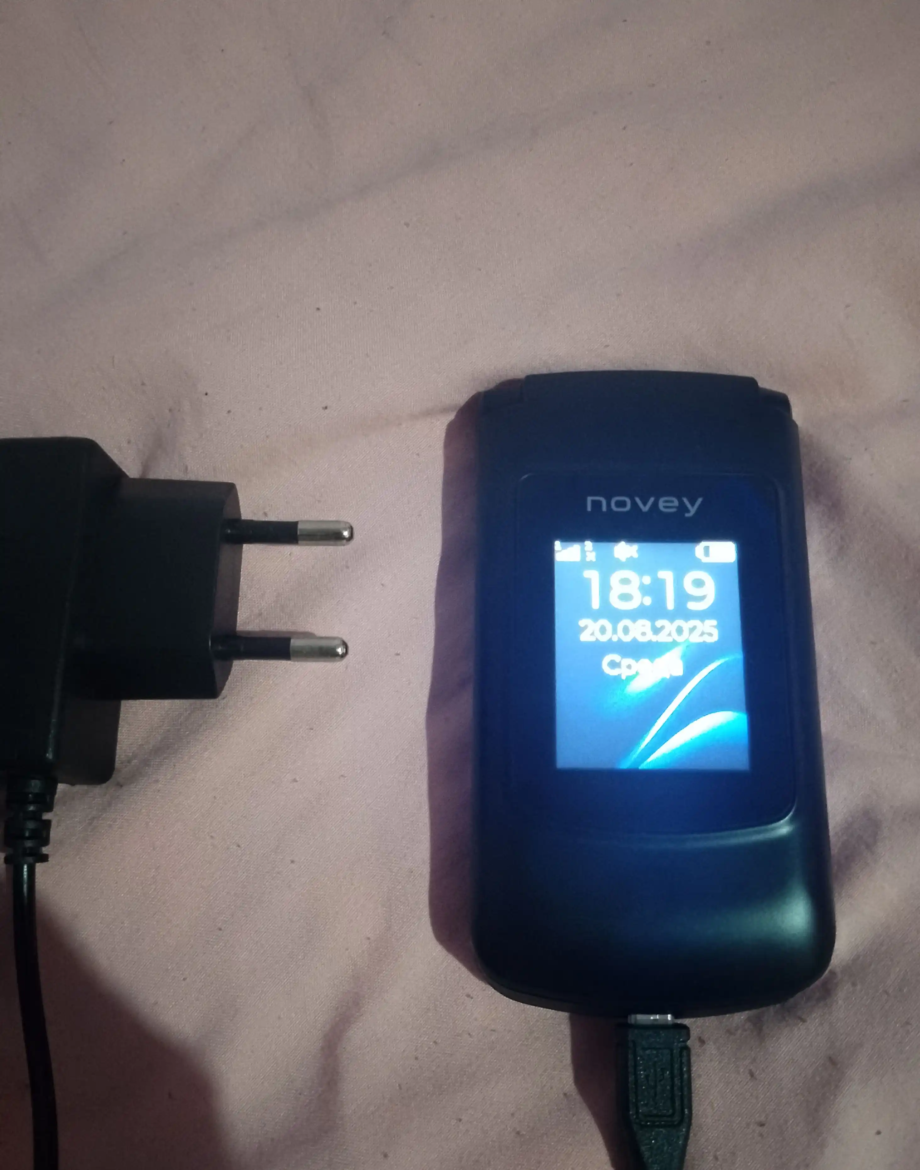 Мобильный телефон Novey Z550, раскладушка, IPS, 2 SIM, кнопочный телефон