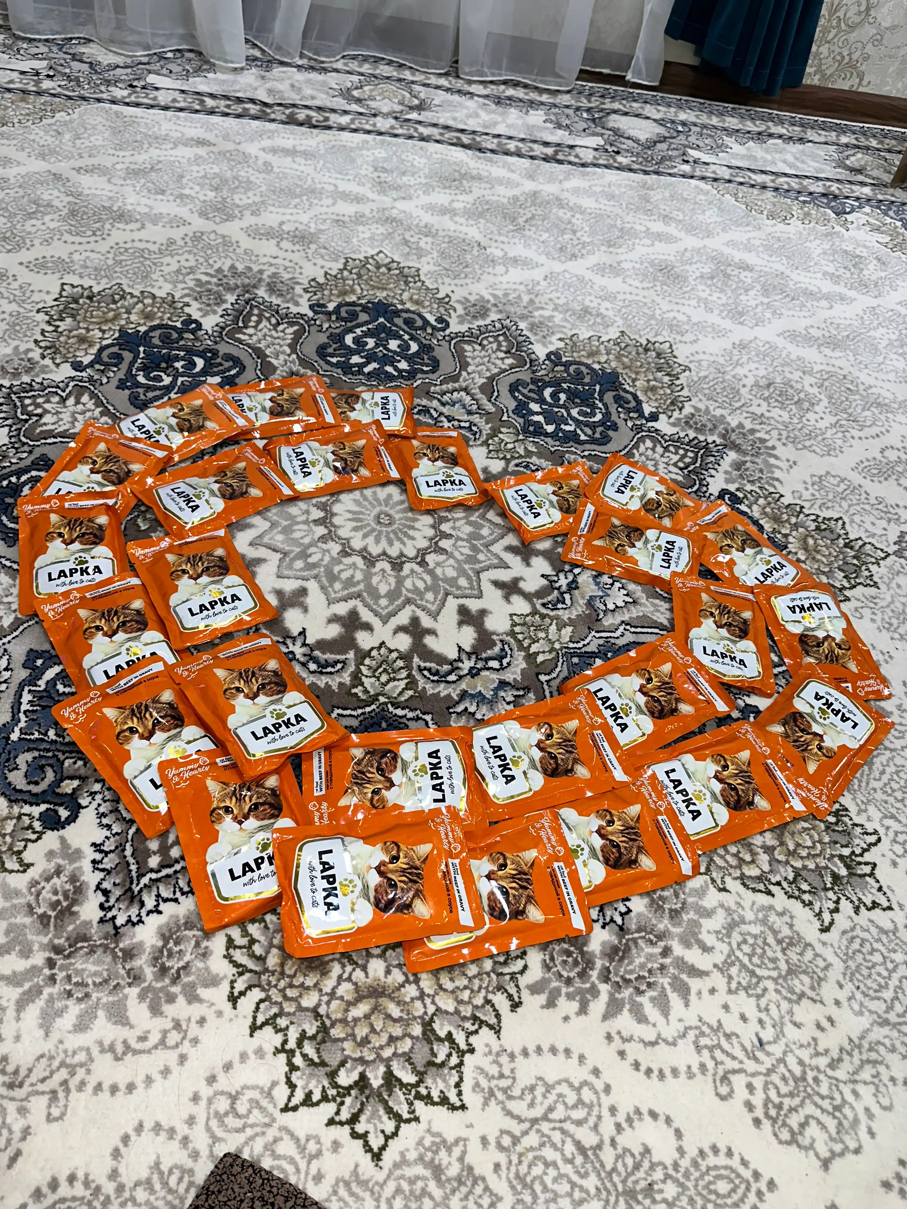Lapka mushuklar uchun nam yem, sousdagi mol go'shti bilan, 85 gr 28 dona