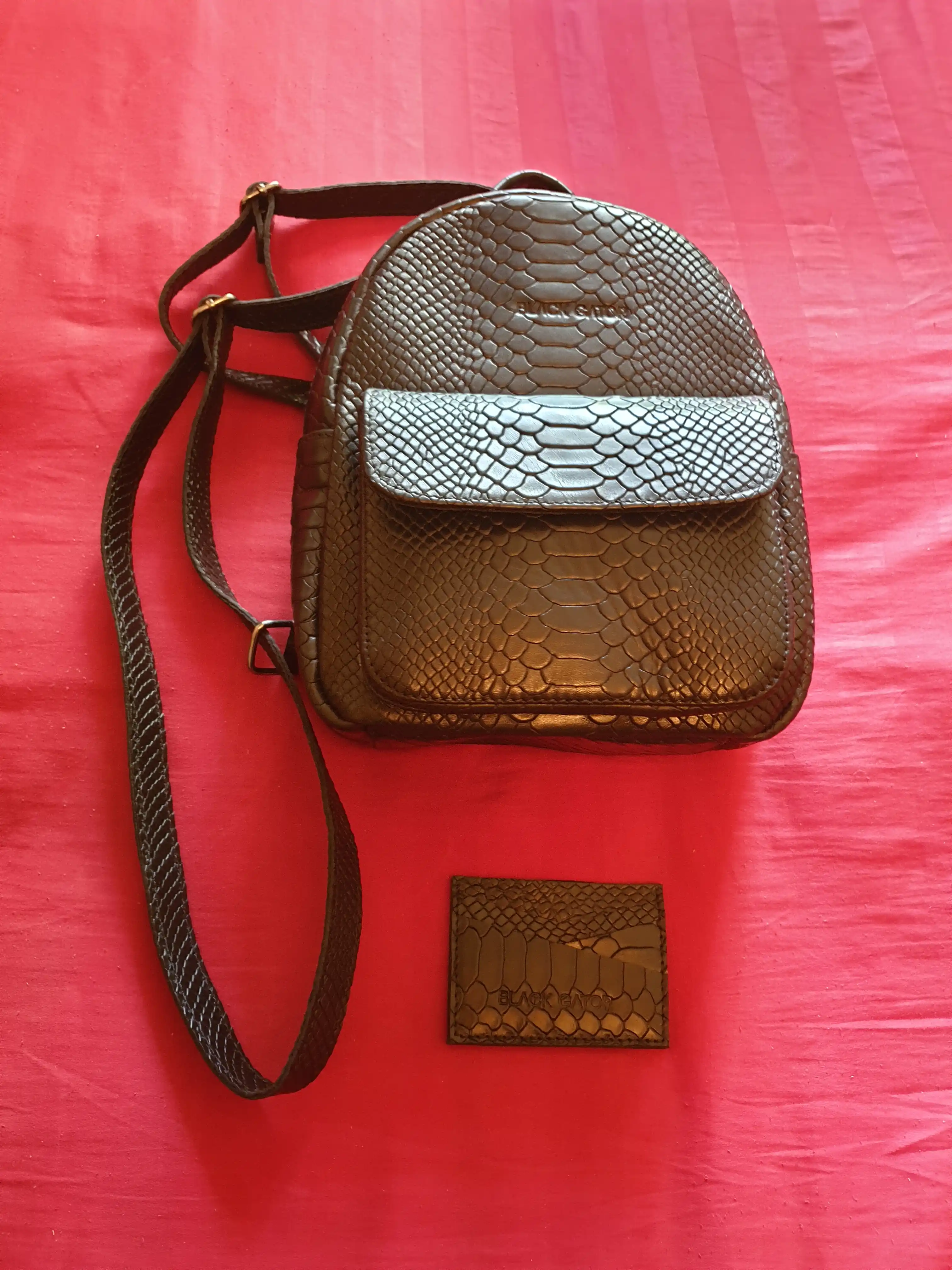 Ryukzak ayollar uchun tabiiy charmdan Black Gator