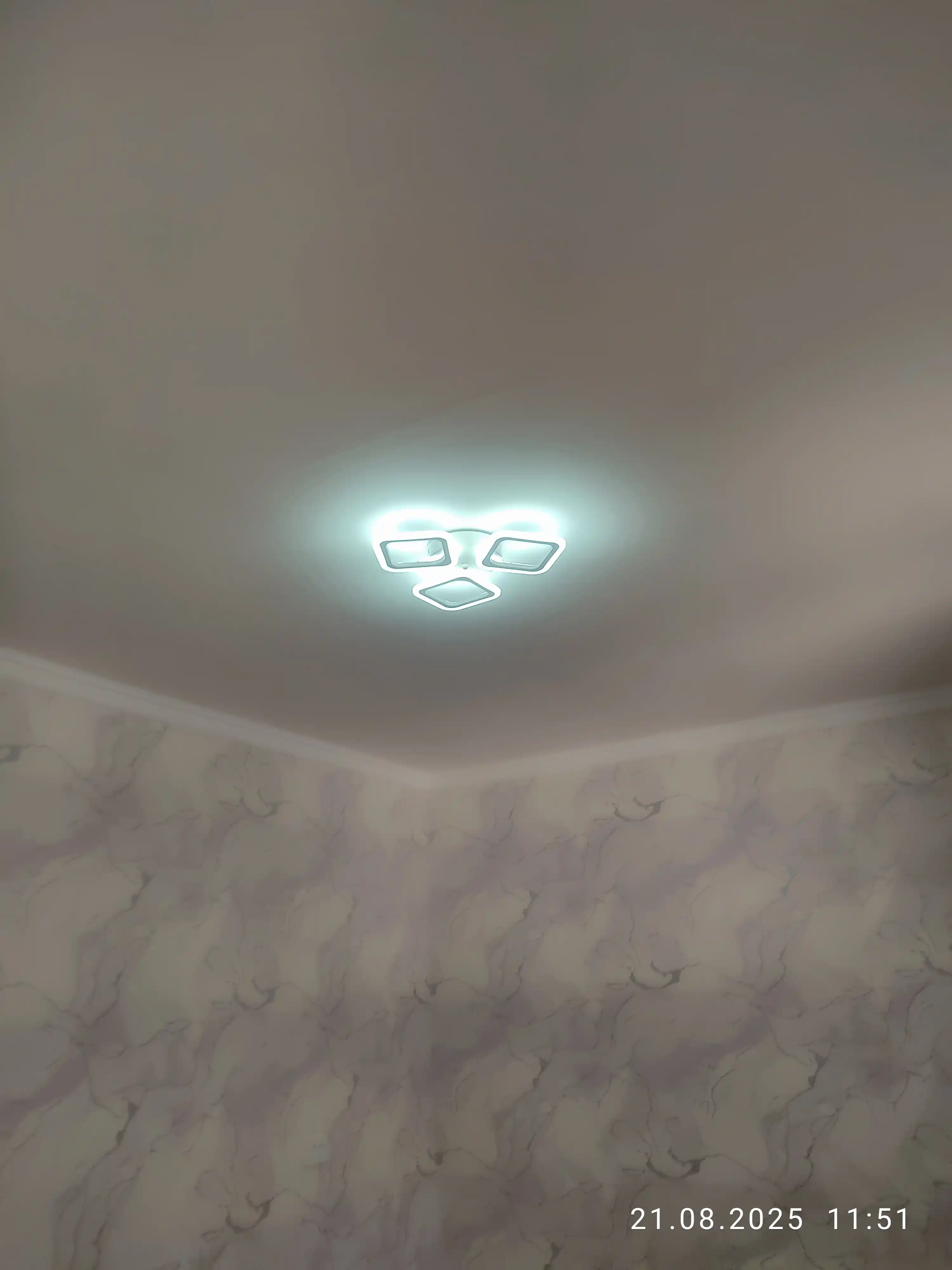 Qandil LED, 3 xil yoritish rejimli, pult bilan, yotoqxona, zal, koridor uchun