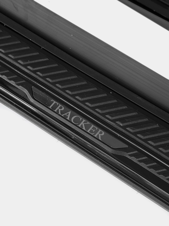 Tracker 2 avtomobili uchun zinapoya, black piano