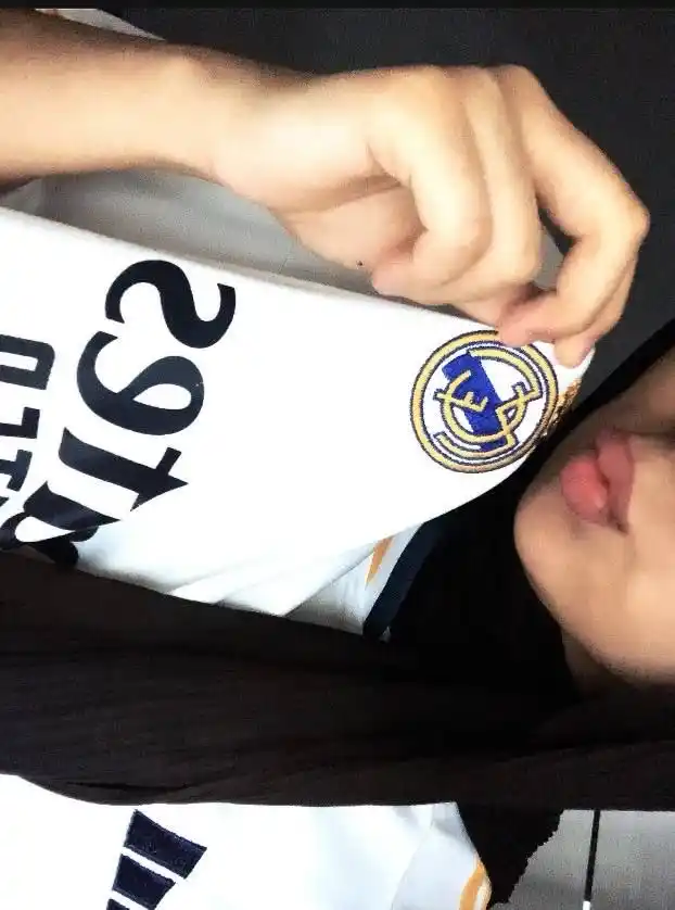 Futbol yengli formalari "Real Madrid", uy va safar uchrashuvlari uchun 24 / 25