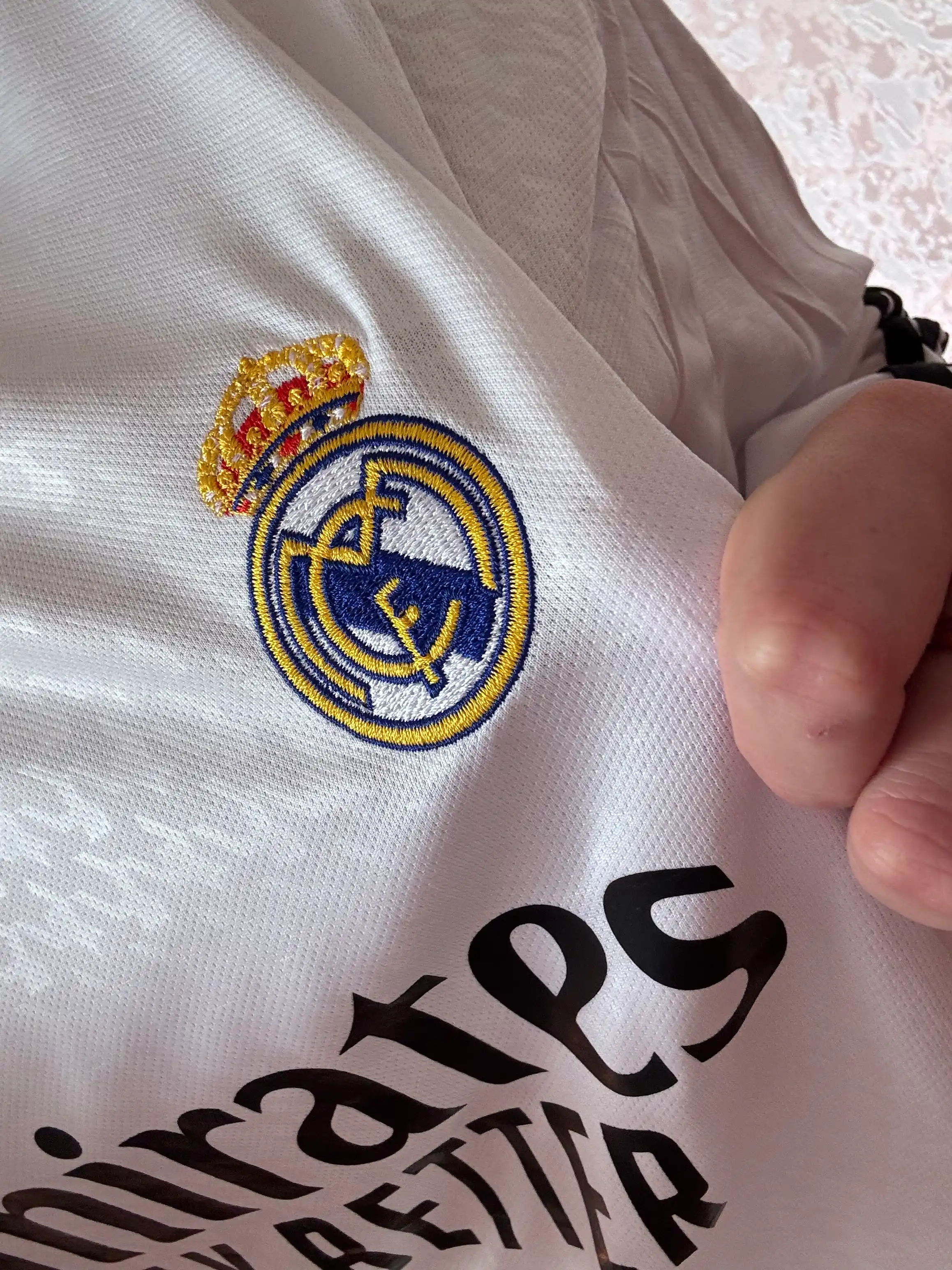 Futbol yengli formalari "Real Madrid", uy va safar uchrashuvlari uchun 24 / 25