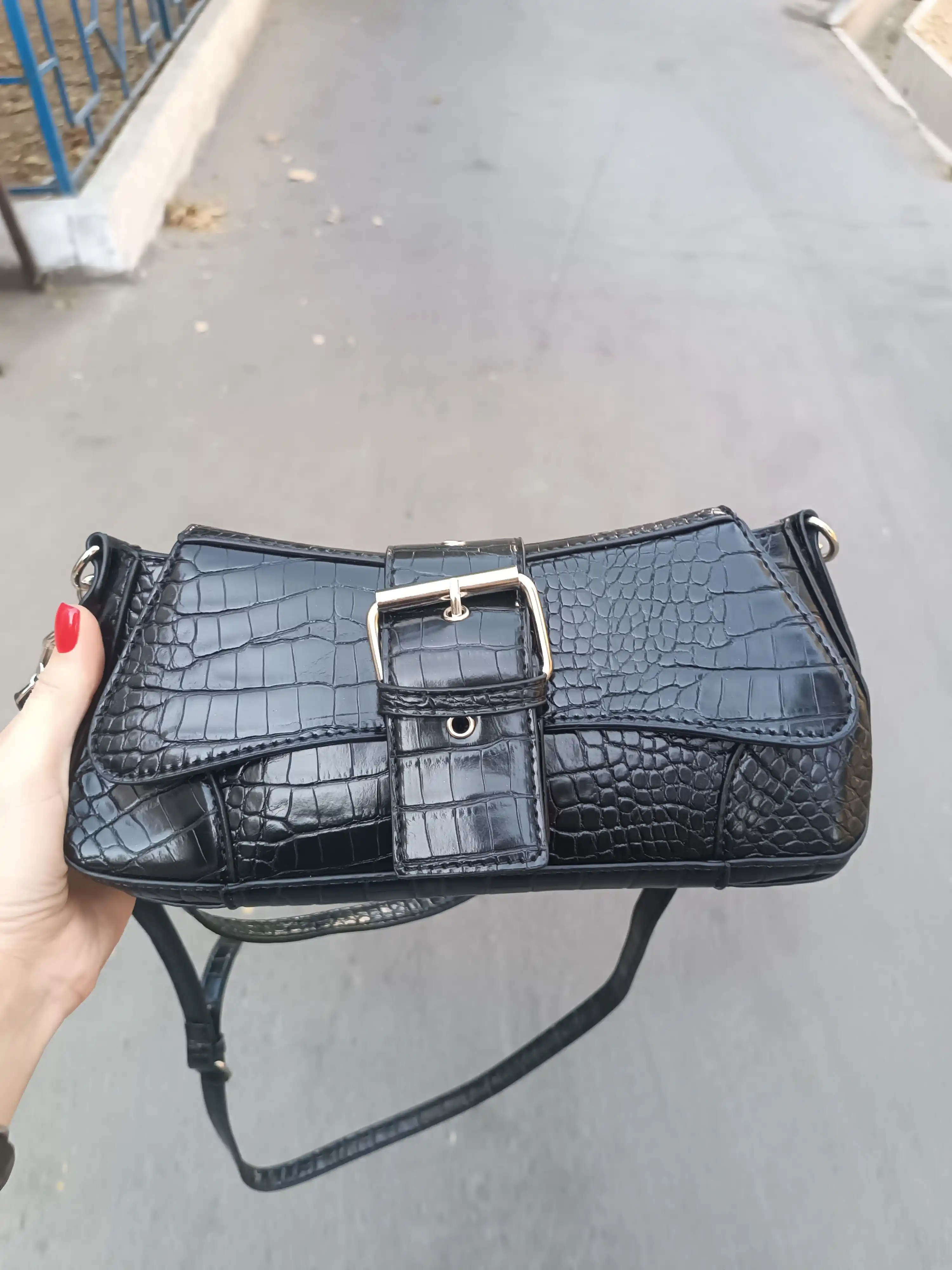 Ayollar sumkasi, yelkama, baget