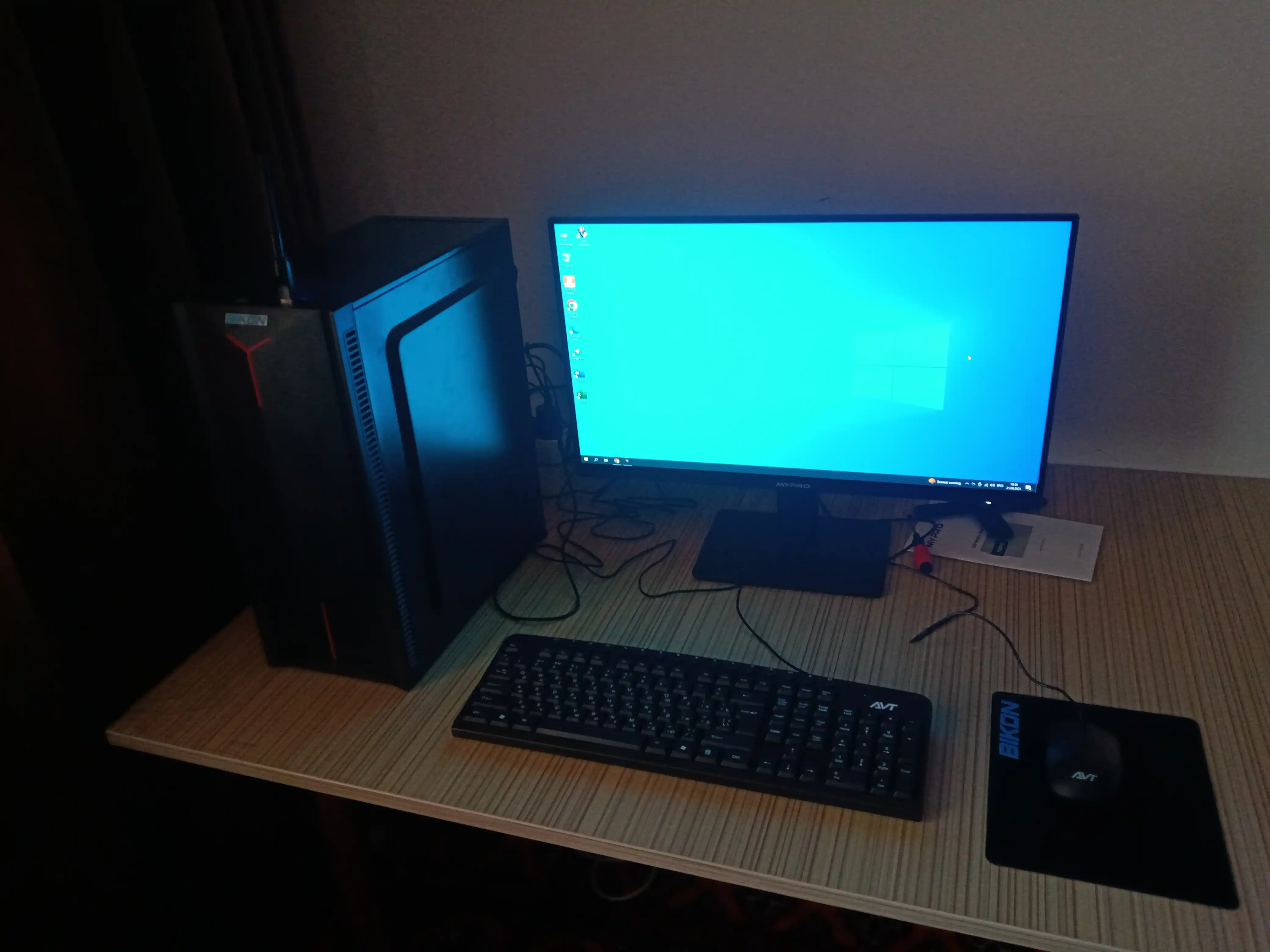 Ofis, uy va o'qish uchun shaxsiy kompyuter, Windows o'rnatilgan, Intel Core i5, 256 GB SSD