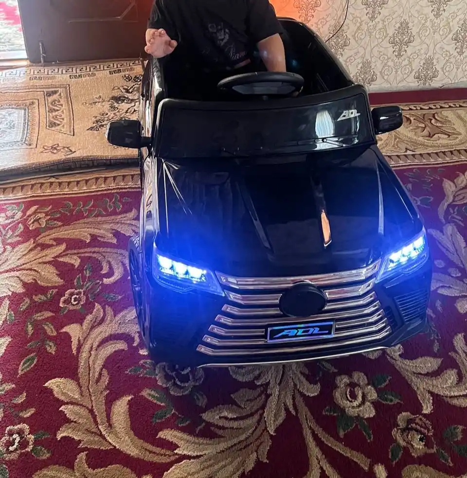 Детский электро-автомобиль с пультом, на аккумуляторе