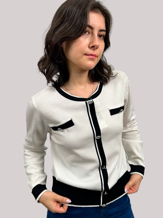 Ayollar uchun standart o‘lchamdagi kardigan, mashina to‘qimasi, tugma bezagi, Xitoy