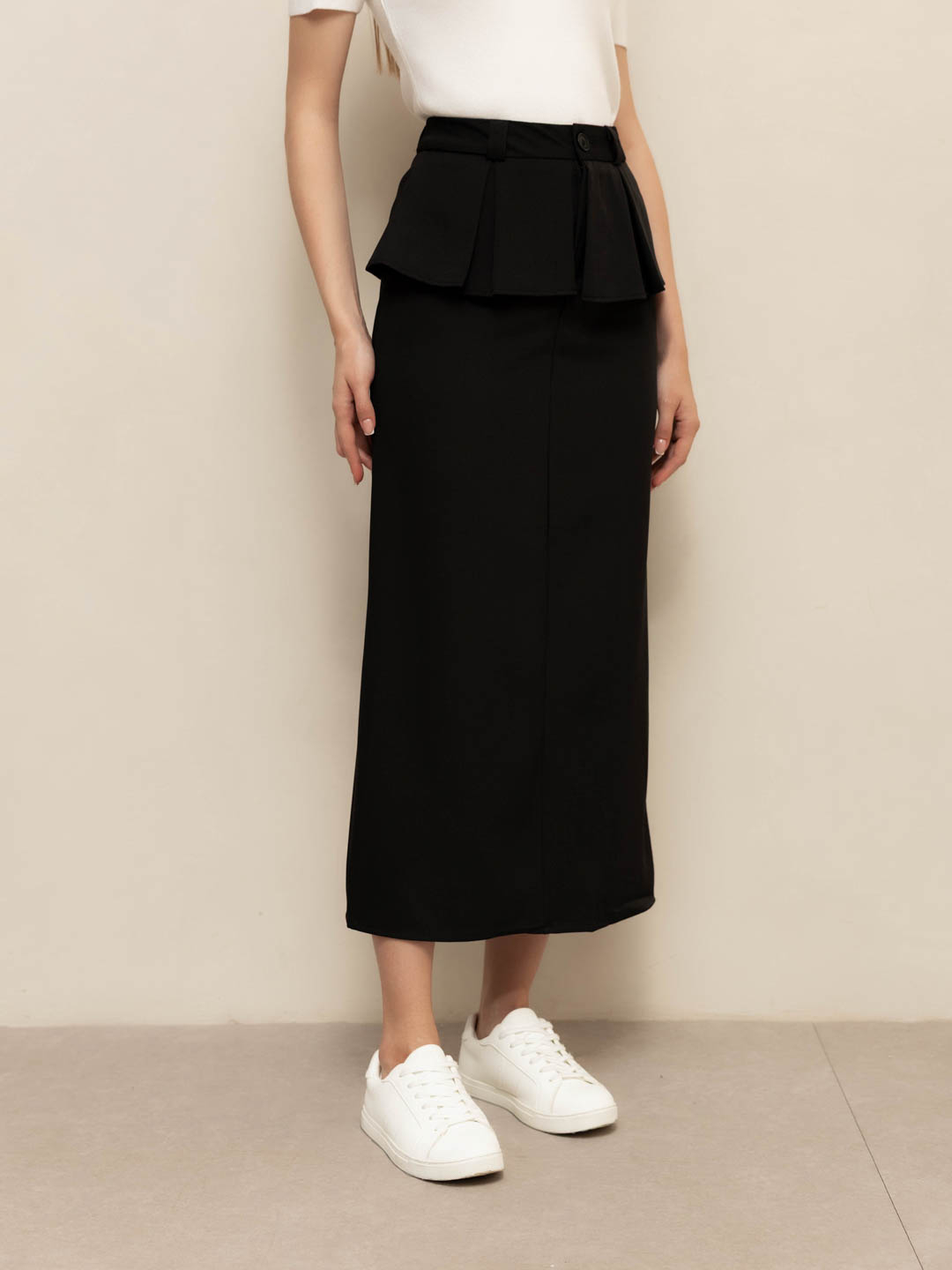 Yubkalar ostida toliq ayollar Yubkalar ostida toliq ayollar