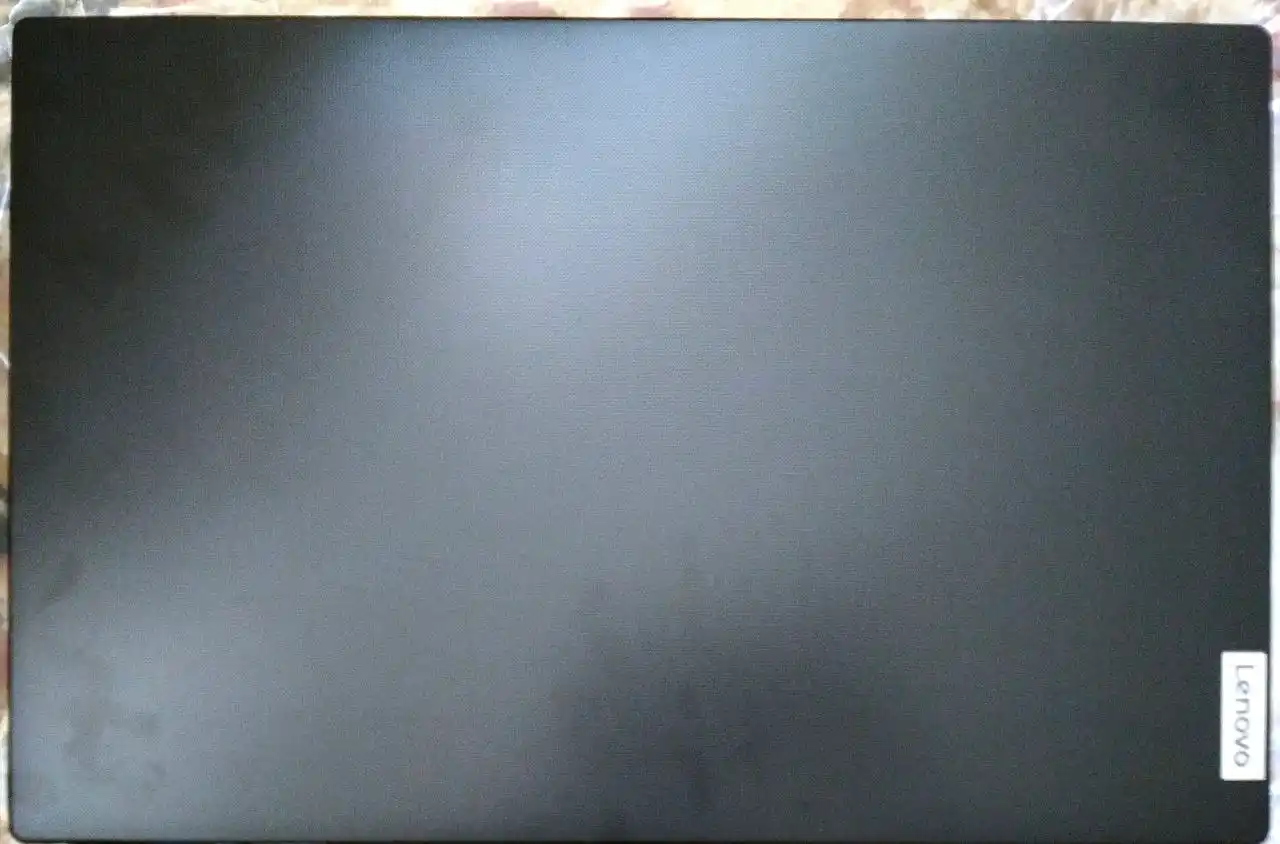 Ноутбук LENOVO V15 AMD R5-7520U DDR5 8GB 512GB 15,6 FHD  WINDOWS 11