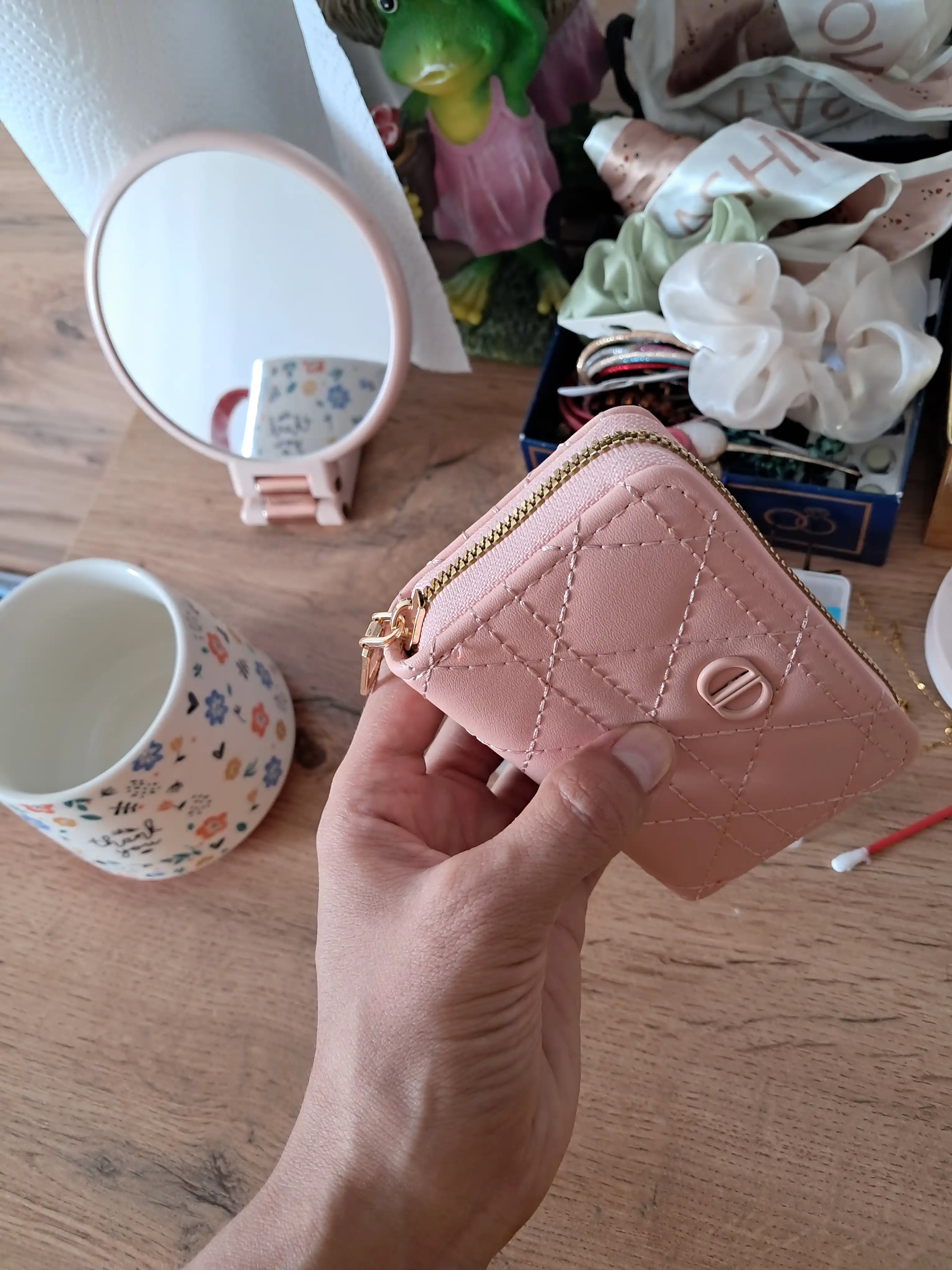 Ayollar uchun, ko'p funksiyali, kompakt hamyon