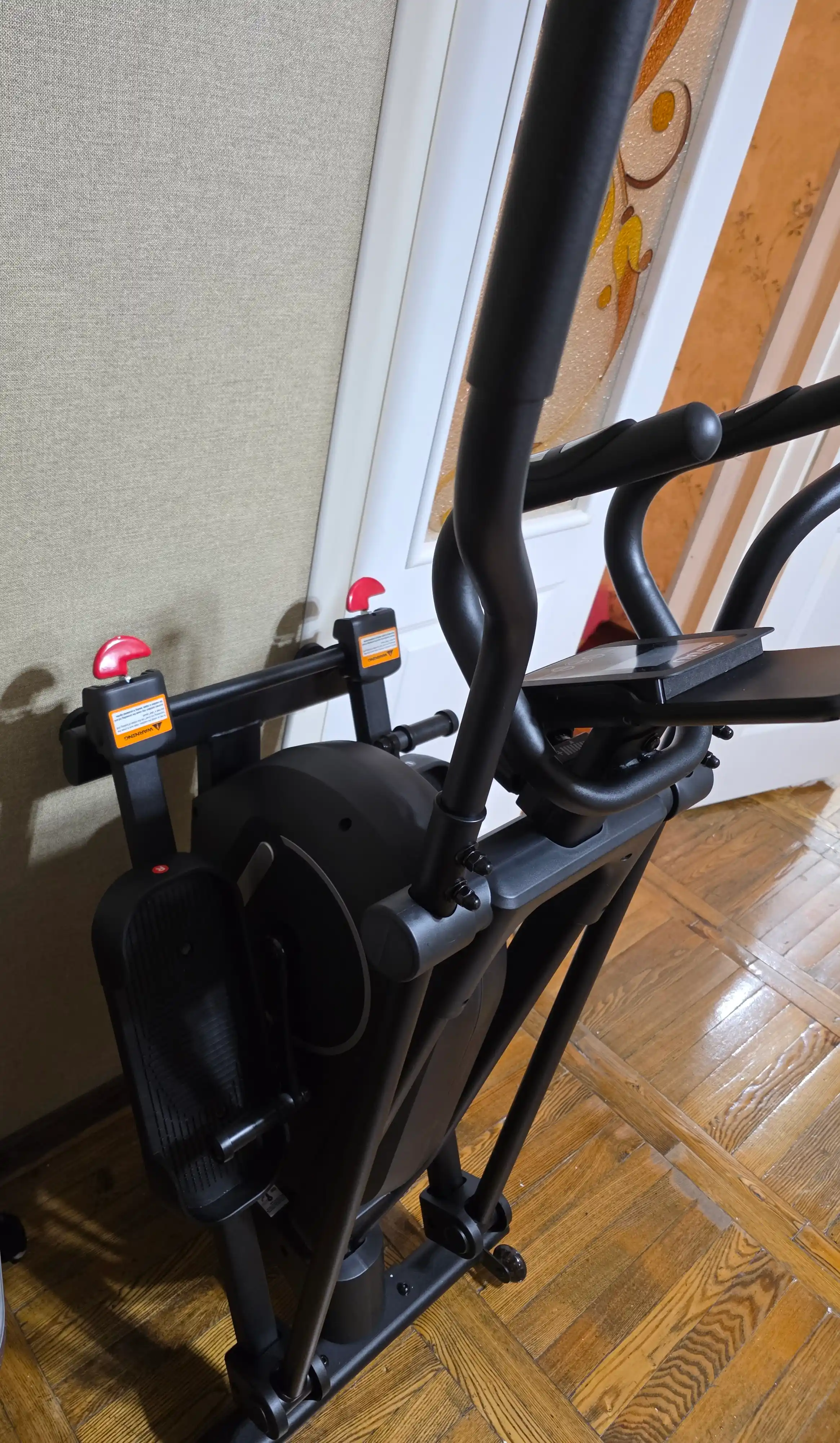 Elliptik yigma trenajor, velo-chang'i Genau SpaceCompact Trainer M, qora *ET1-04A