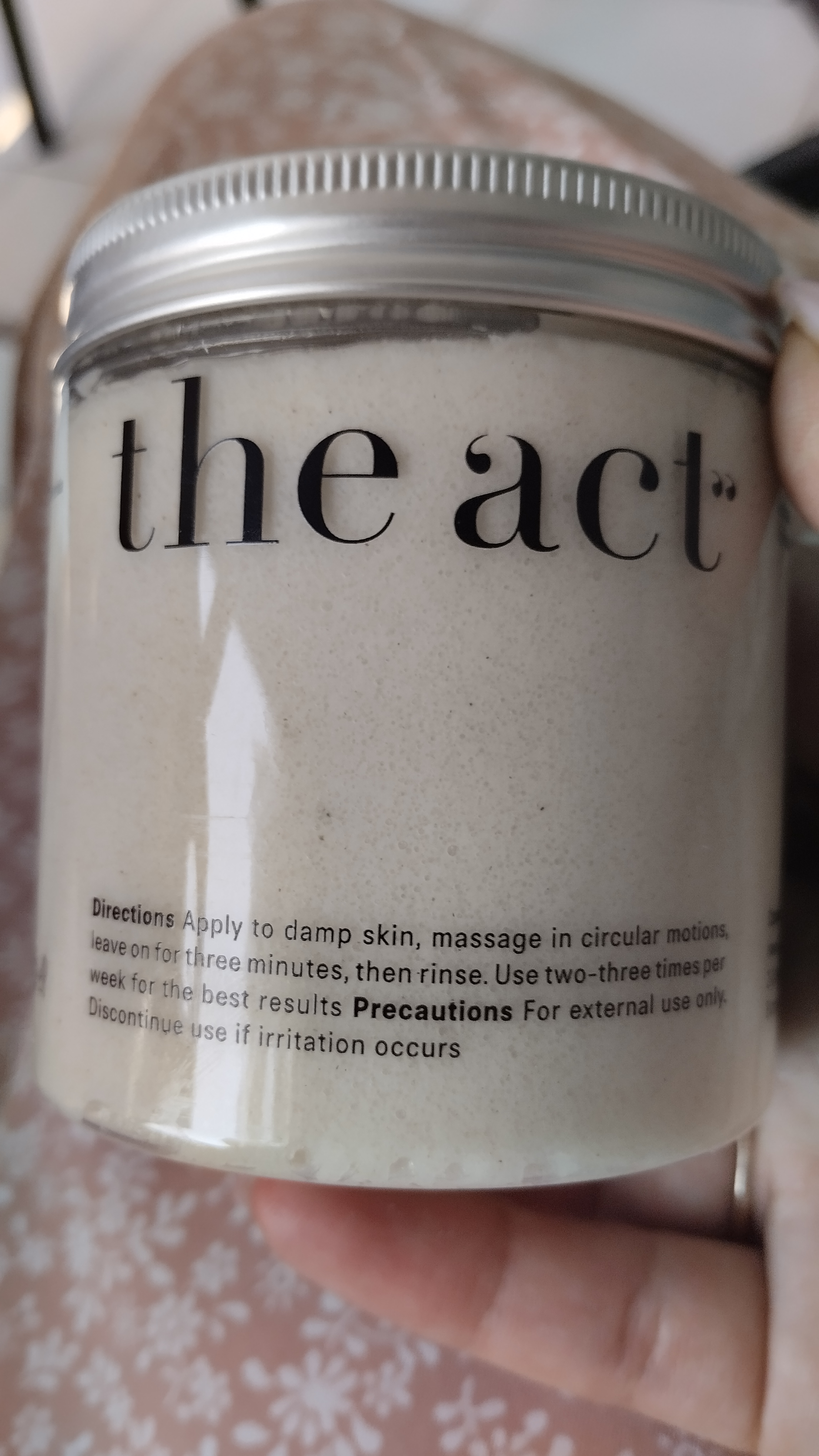 The Act Tana uchun kokosli, sellyulitga qarshi skrab