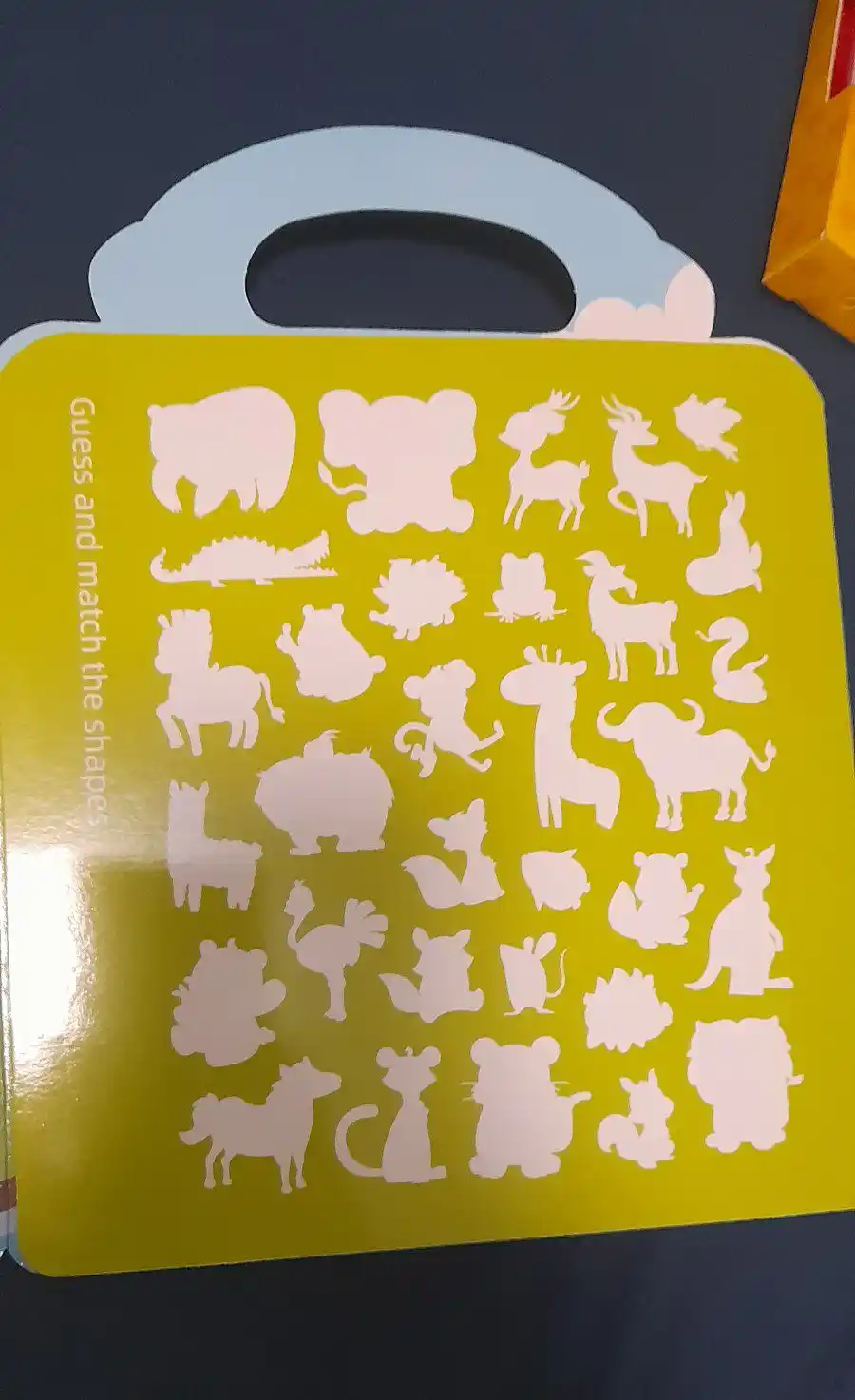 Bolalar uchun o'quv kitobi va alifbosi Busybook, lipuchkali Montessori kitobi