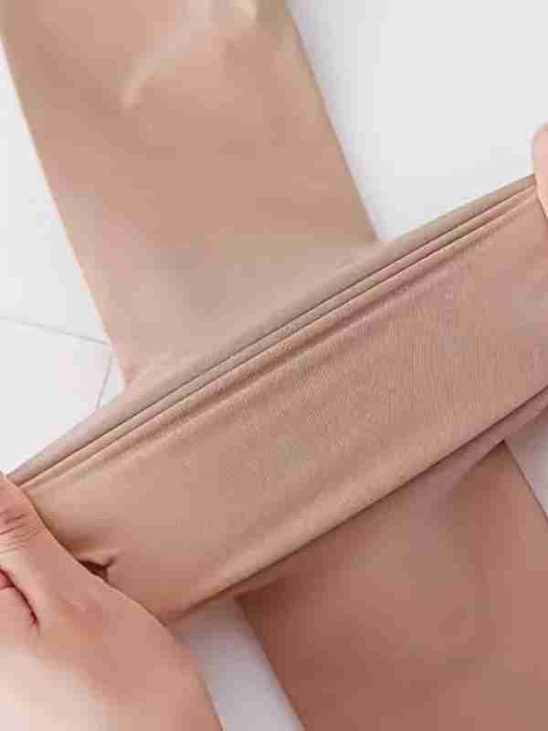 Chiroyli travesti va ularning katta xorozlari porno