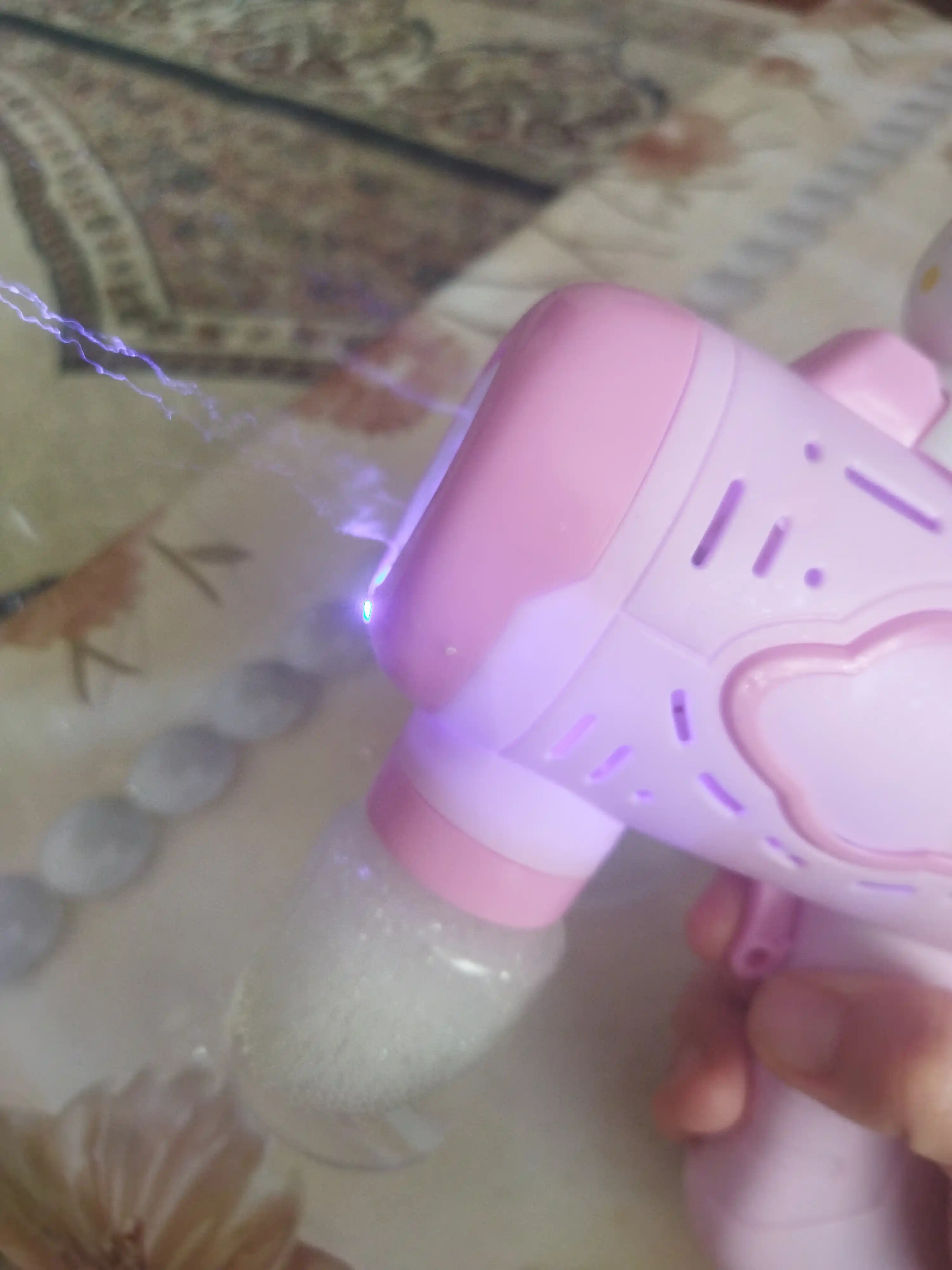 Пистолет для мыльных пузырей BUBBLE GUN — генератор пузырьков с пеной